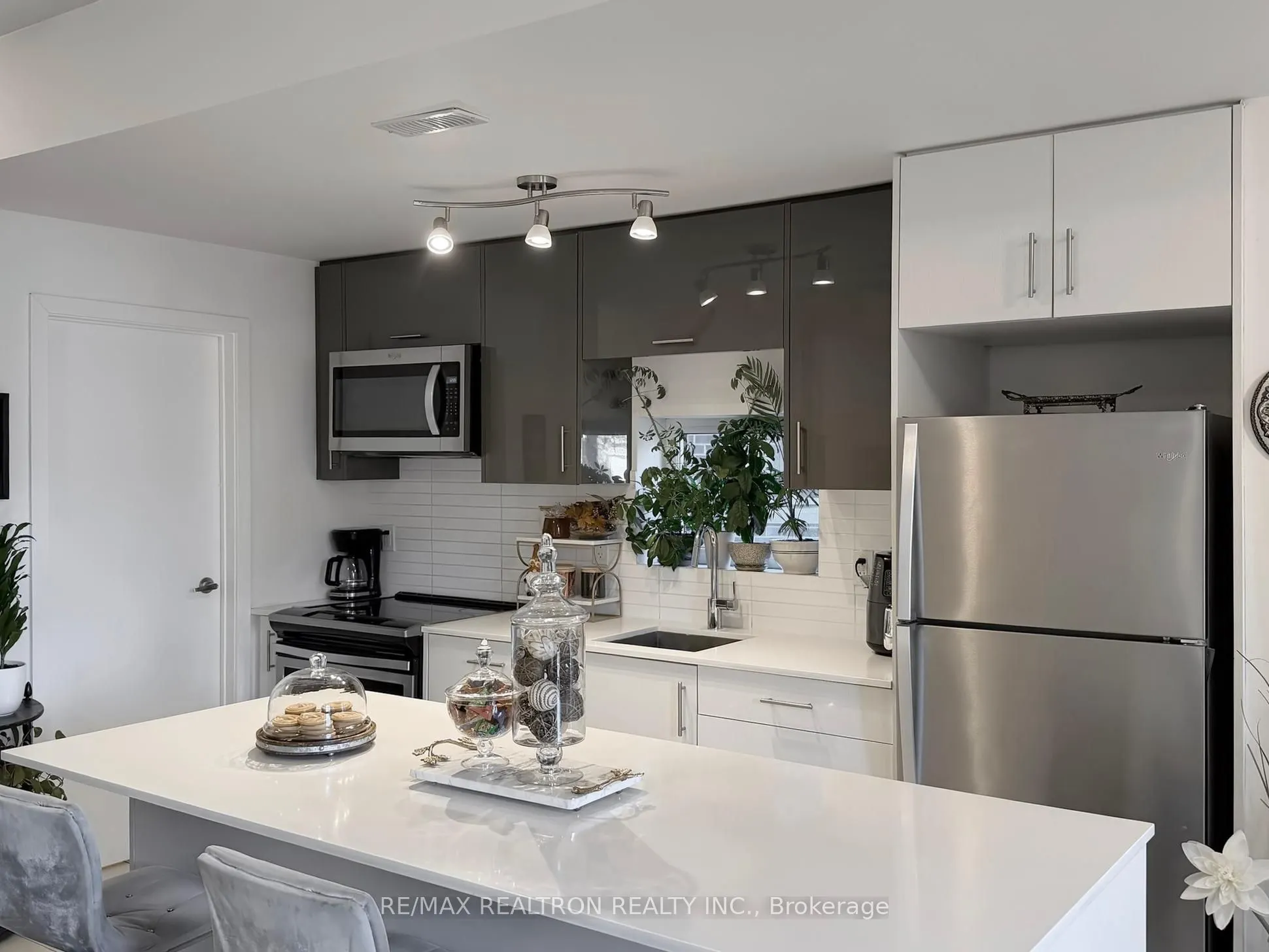 180 Fairview Mal Drive, #108