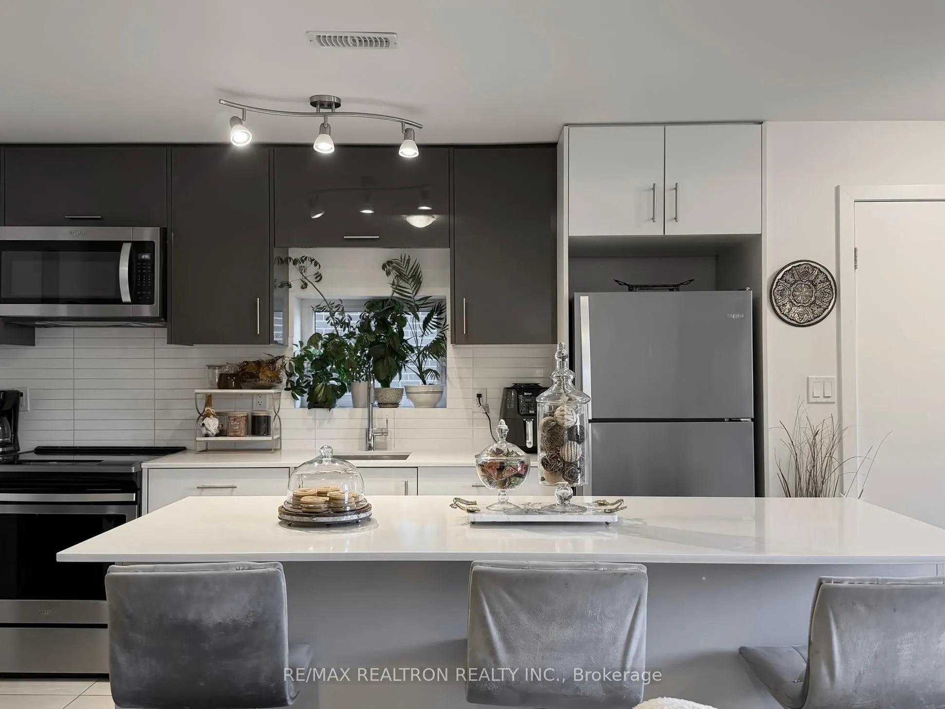 180 Fairview Mal Drive, #108