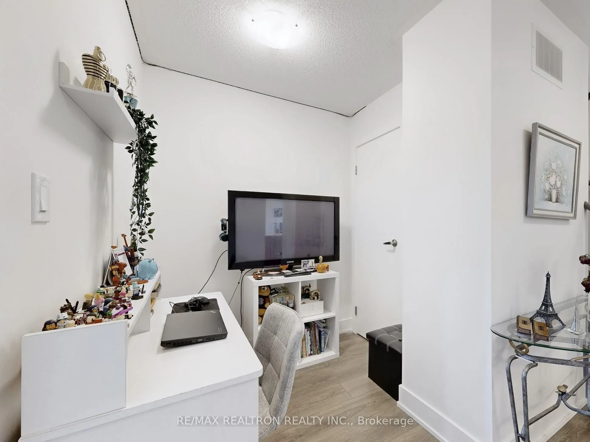 180 Fairview Mal Drive, #108