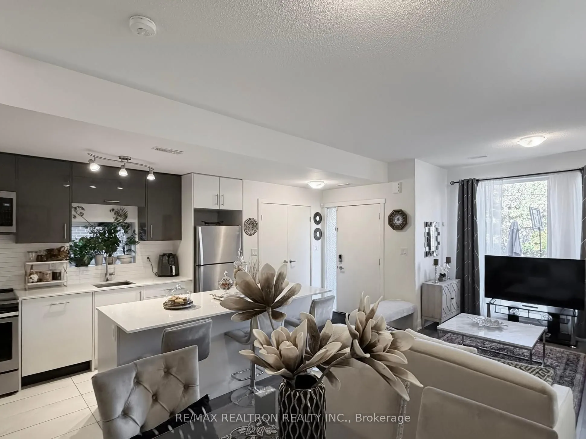 180 Fairview Mal Drive, #108