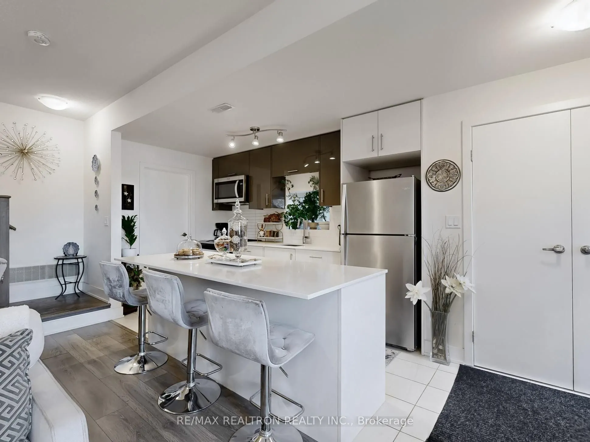 180 Fairview Mal Drive, #108