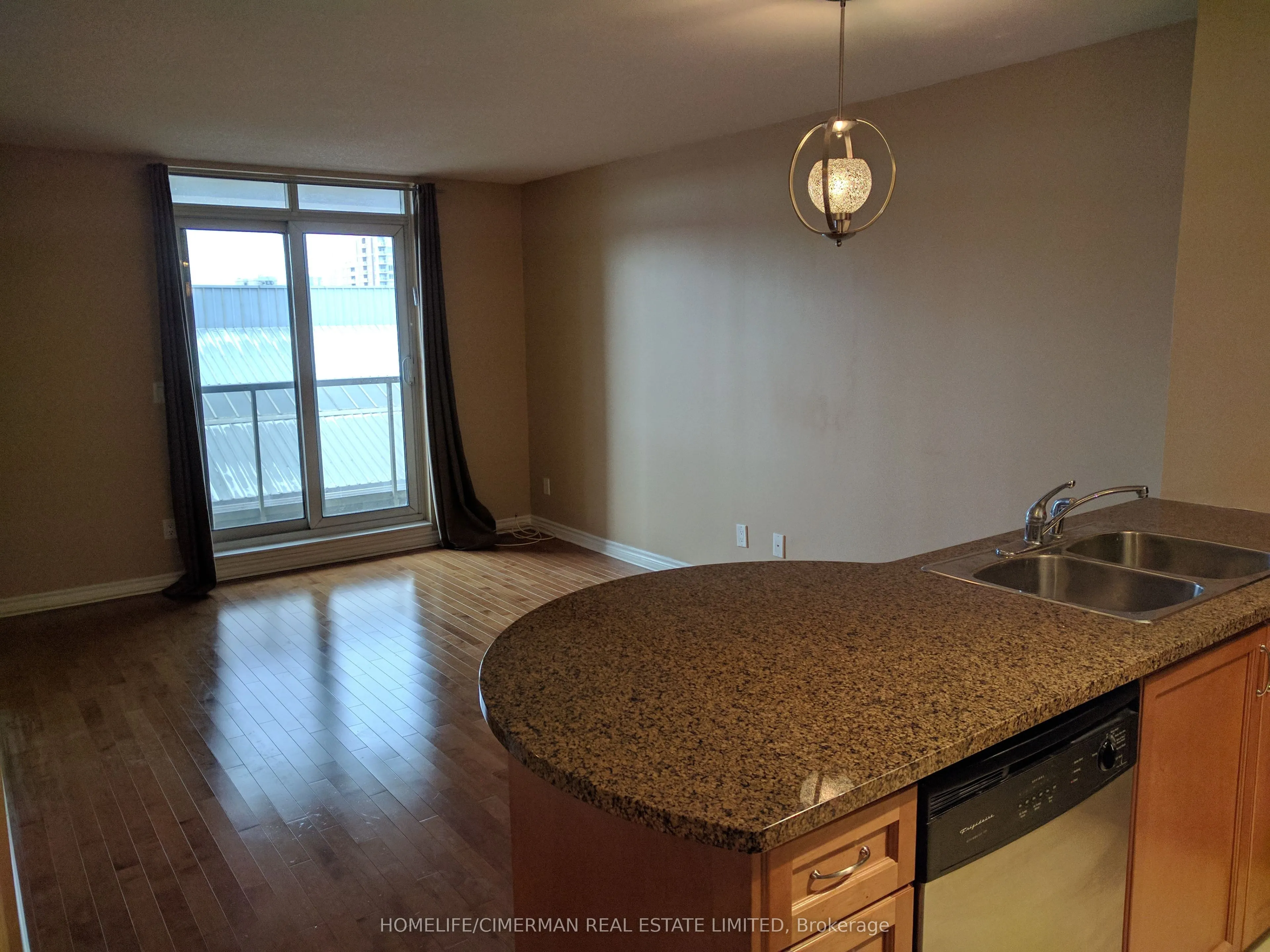 18 Kenaston Gardens, #403