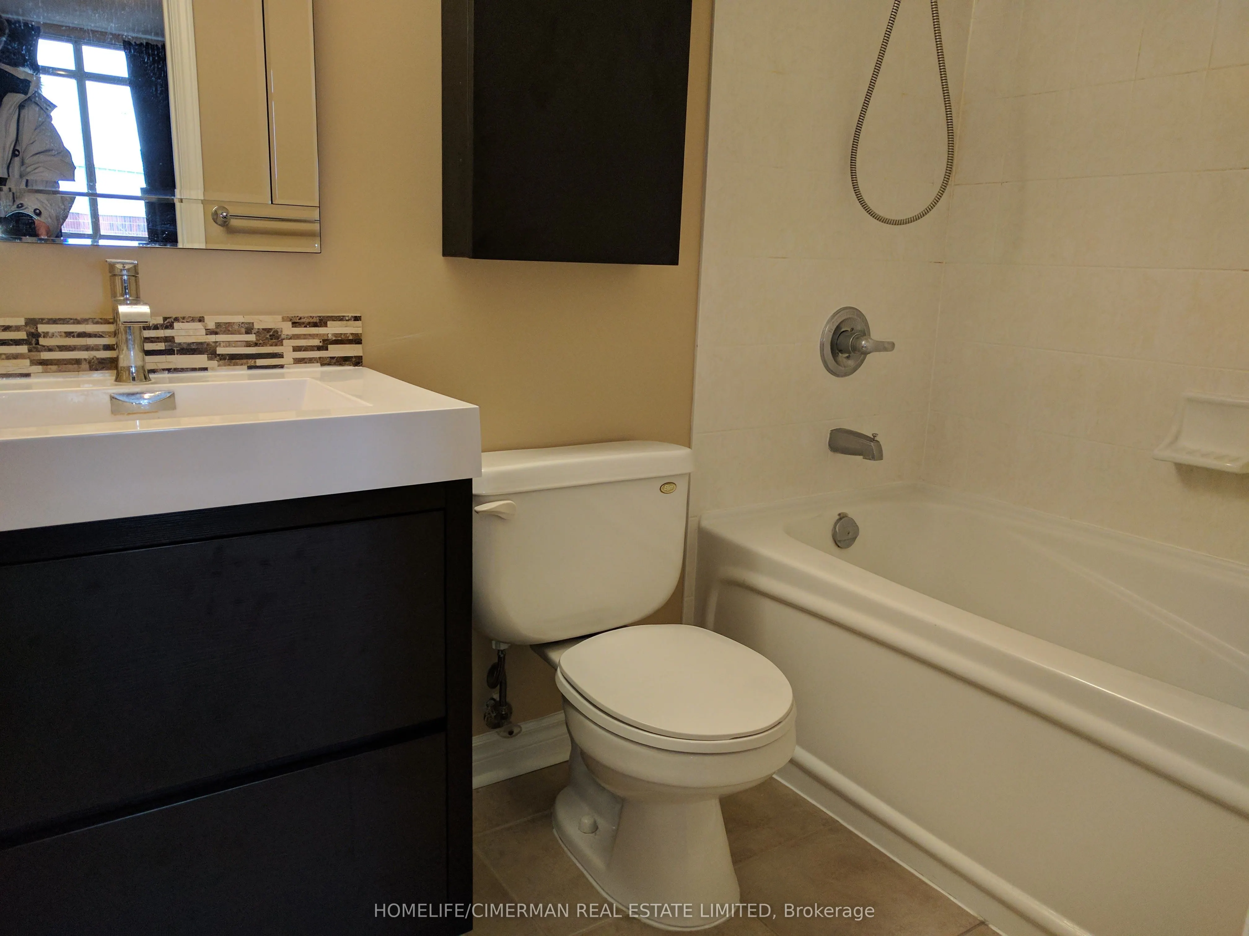 18 Kenaston Gardens, #403