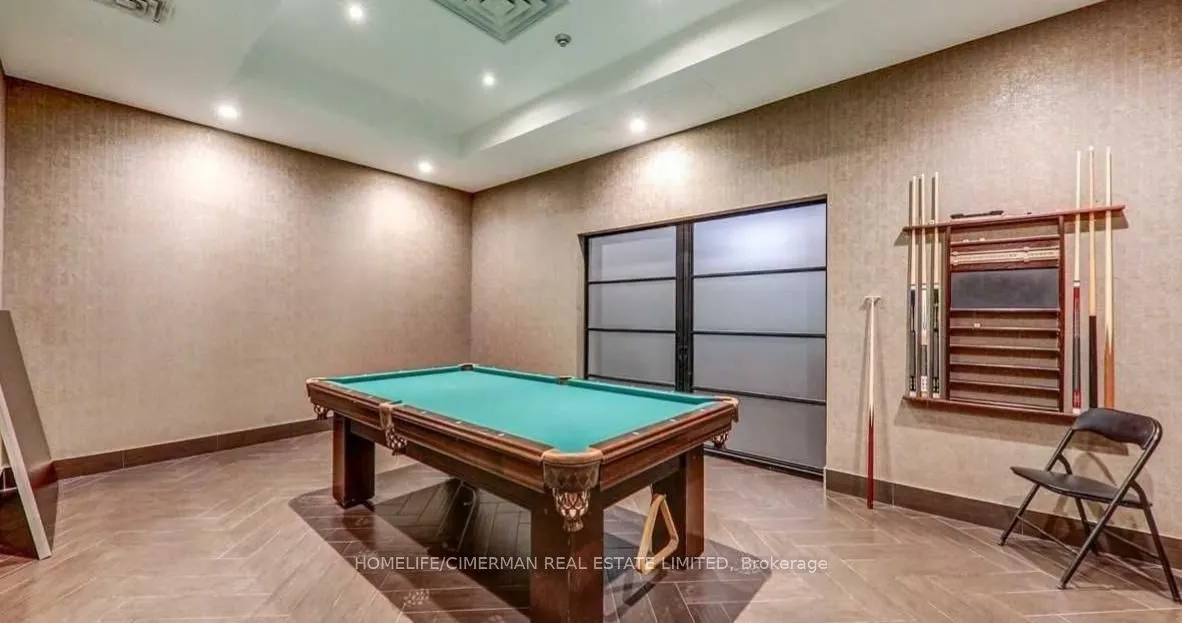 18 Kenaston Gardens, #403