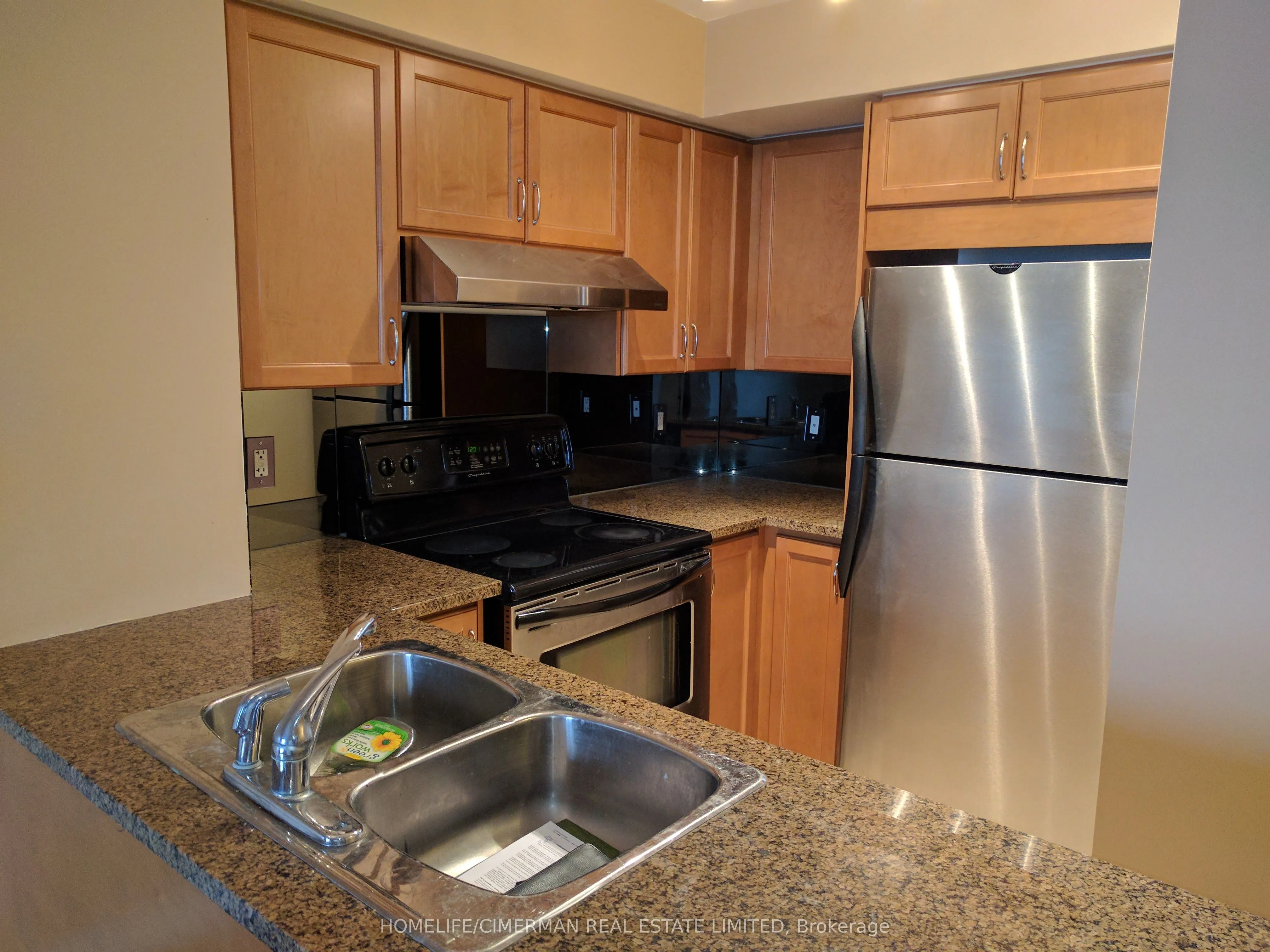 18 Kenaston Gardens, #403