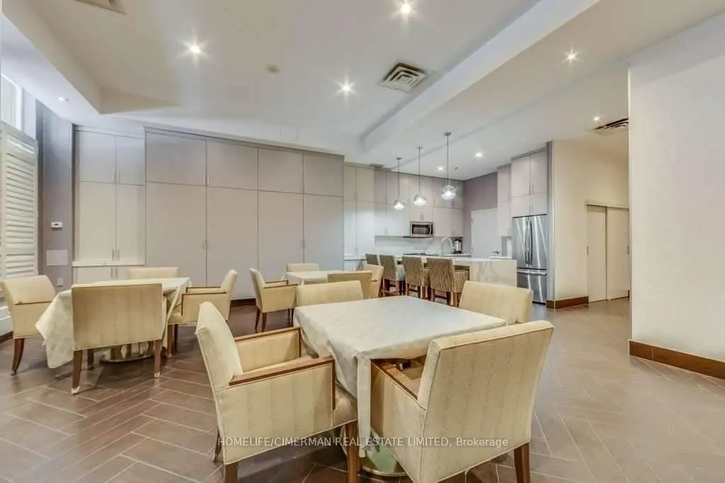 18 Kenaston Gardens, #403