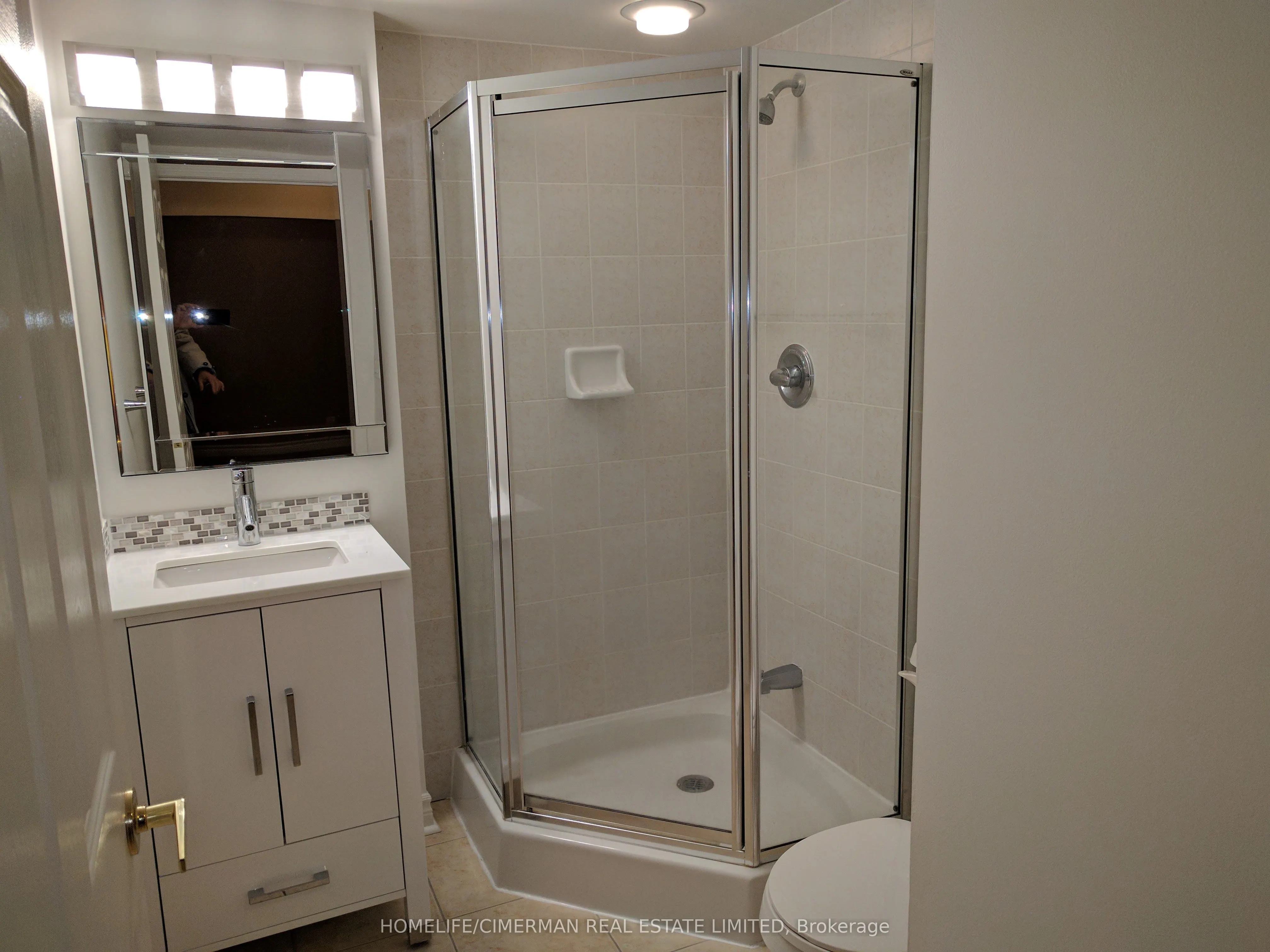 18 Kenaston Gardens, #403