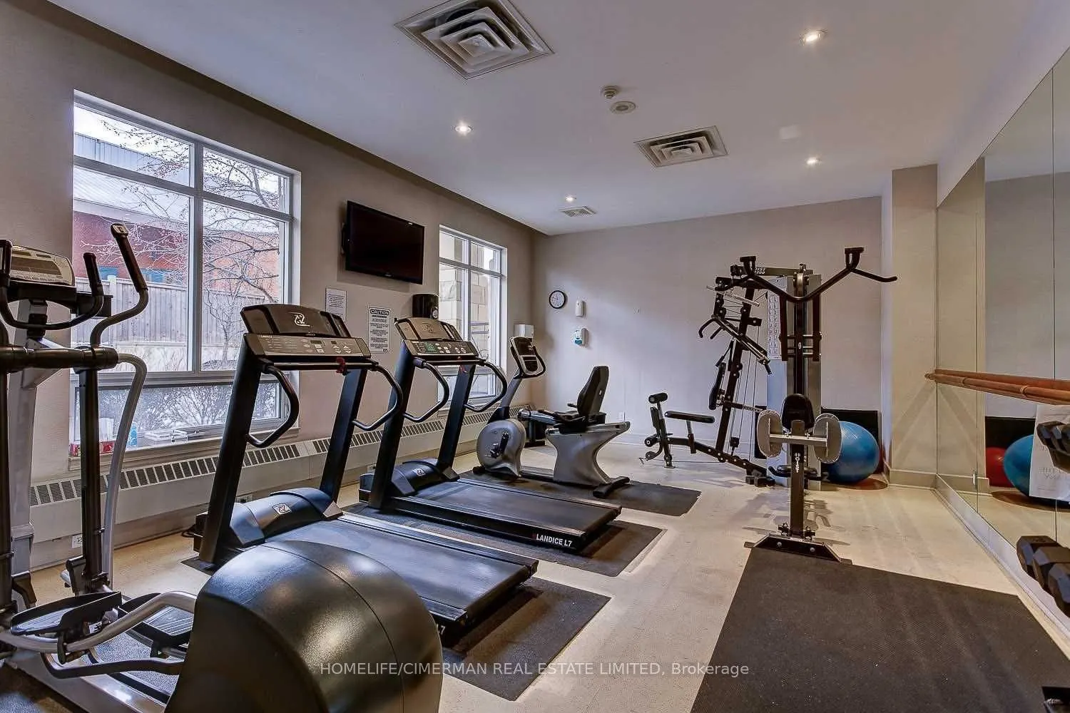 18 Kenaston Gardens, #403