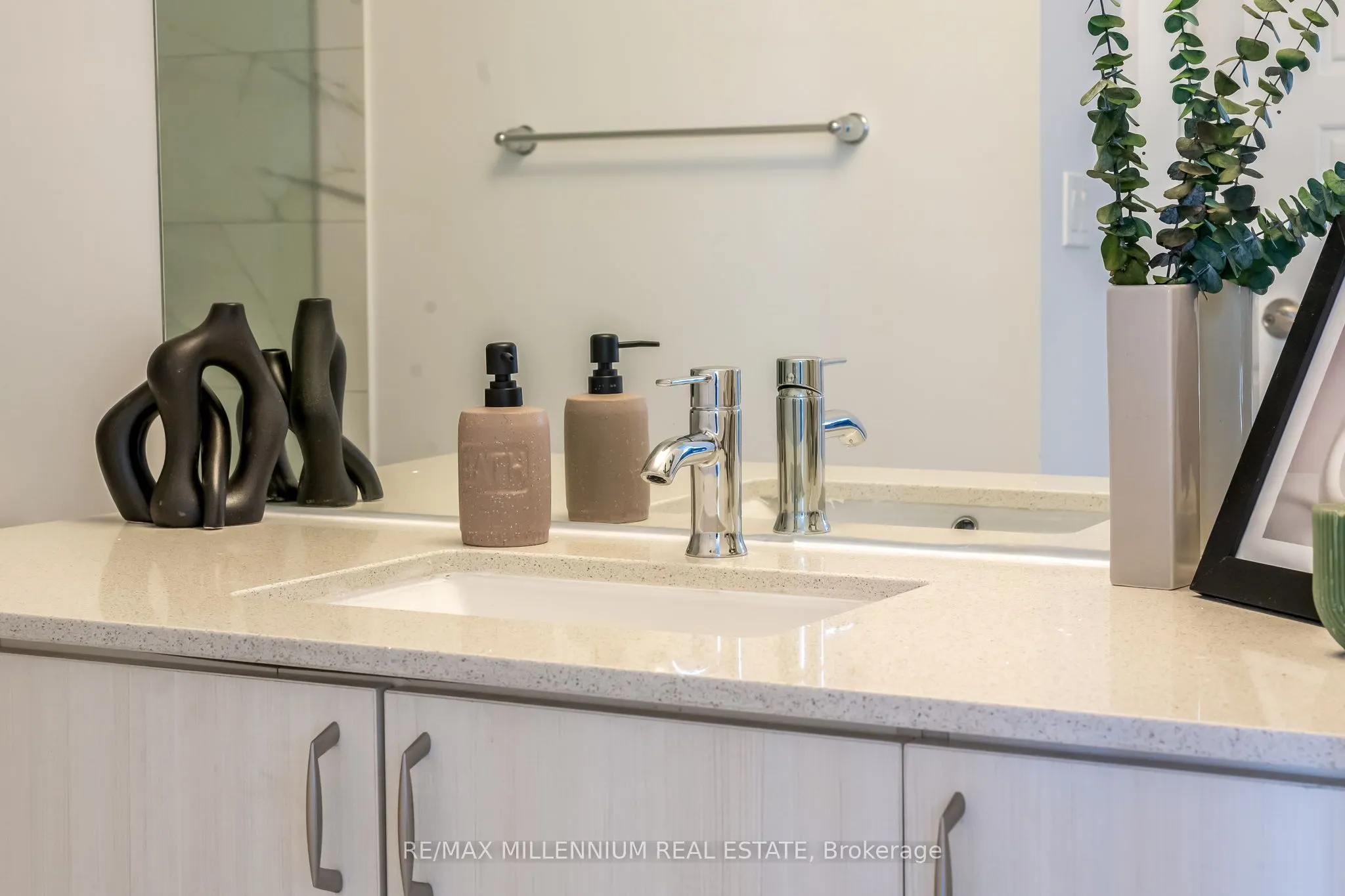 7 Kenaston Gardens, #322