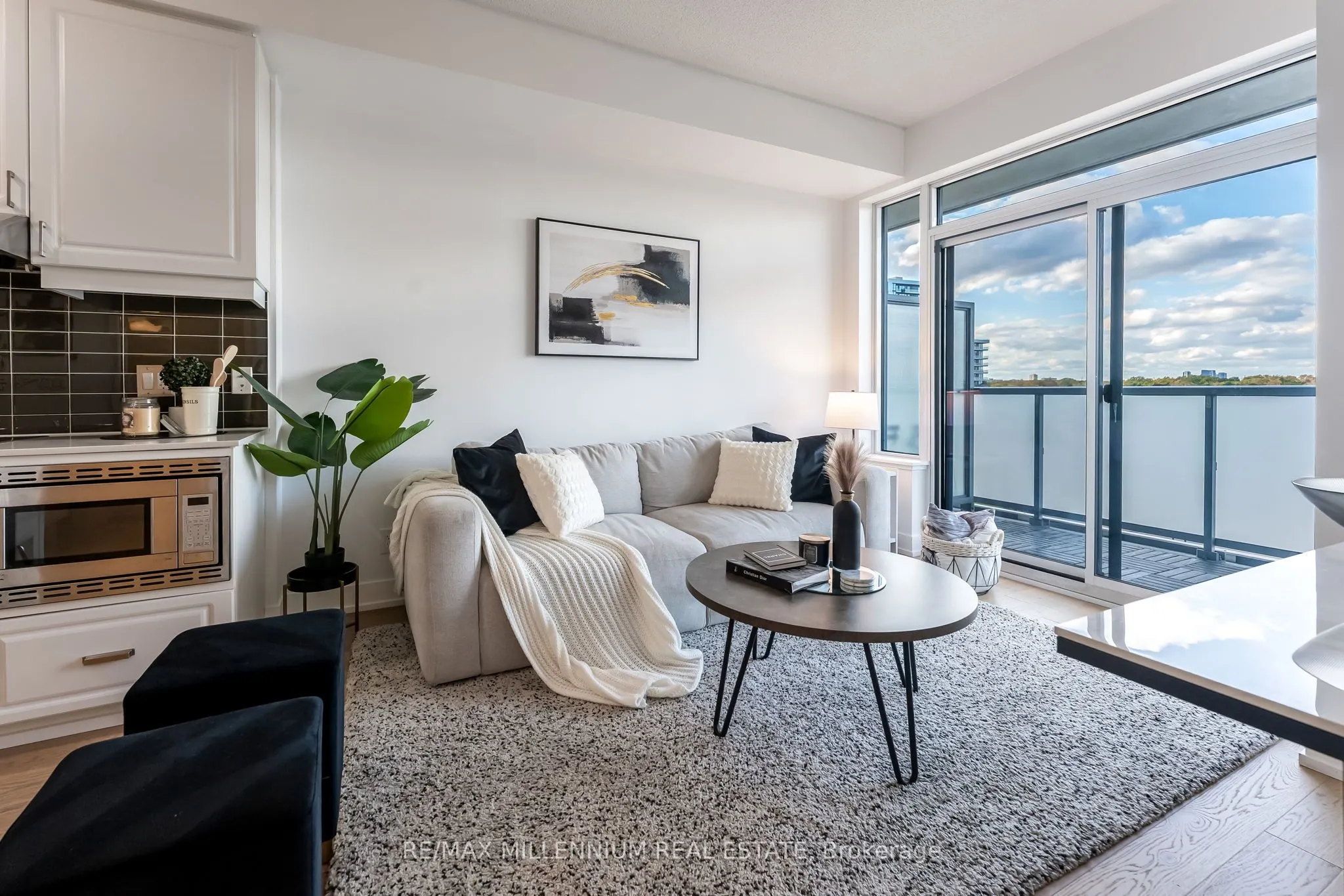 7 Kenaston Gardens, #322