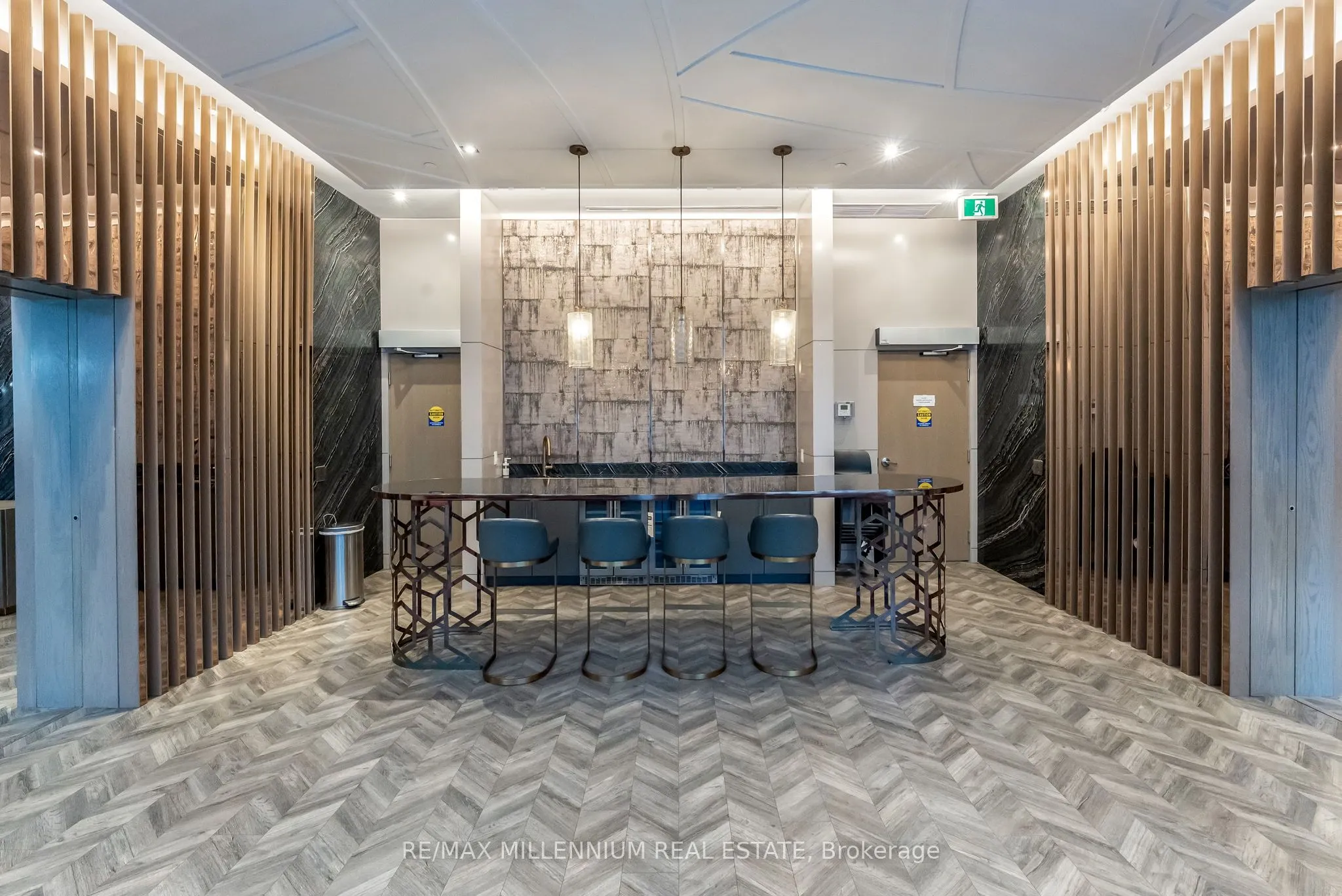 7 Kenaston Gardens, #322