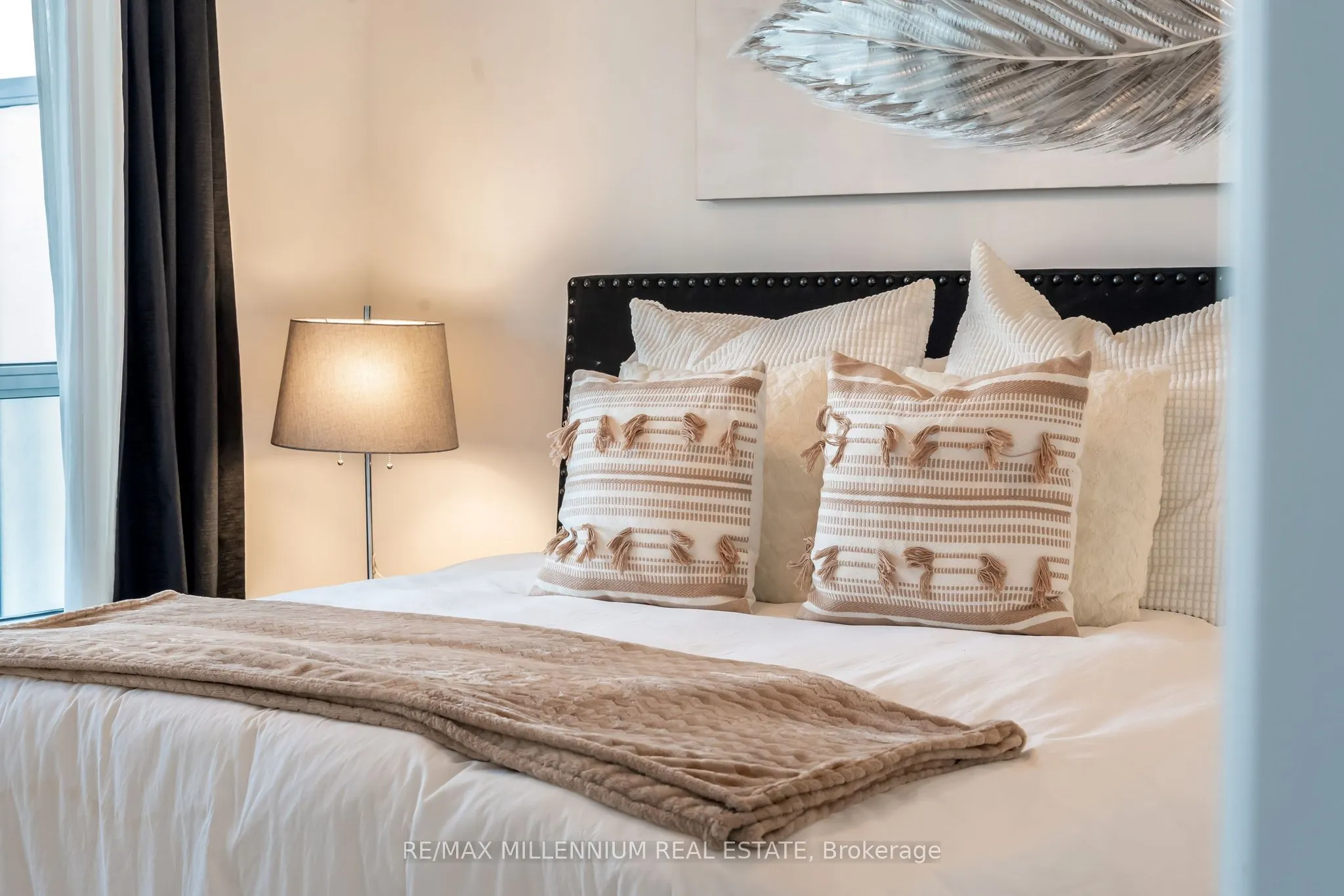 7 Kenaston Gardens, #322