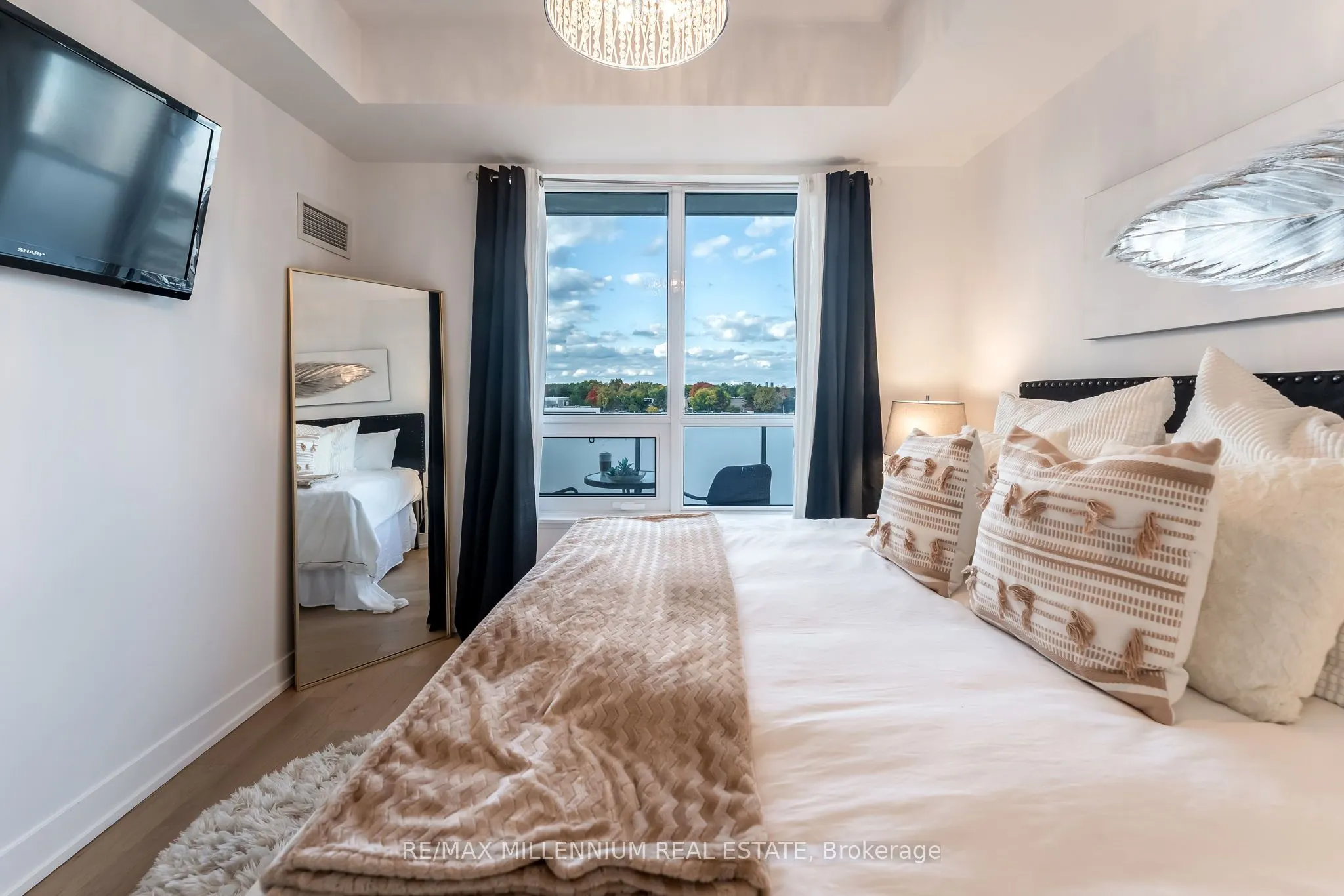 7 Kenaston Gardens, #322