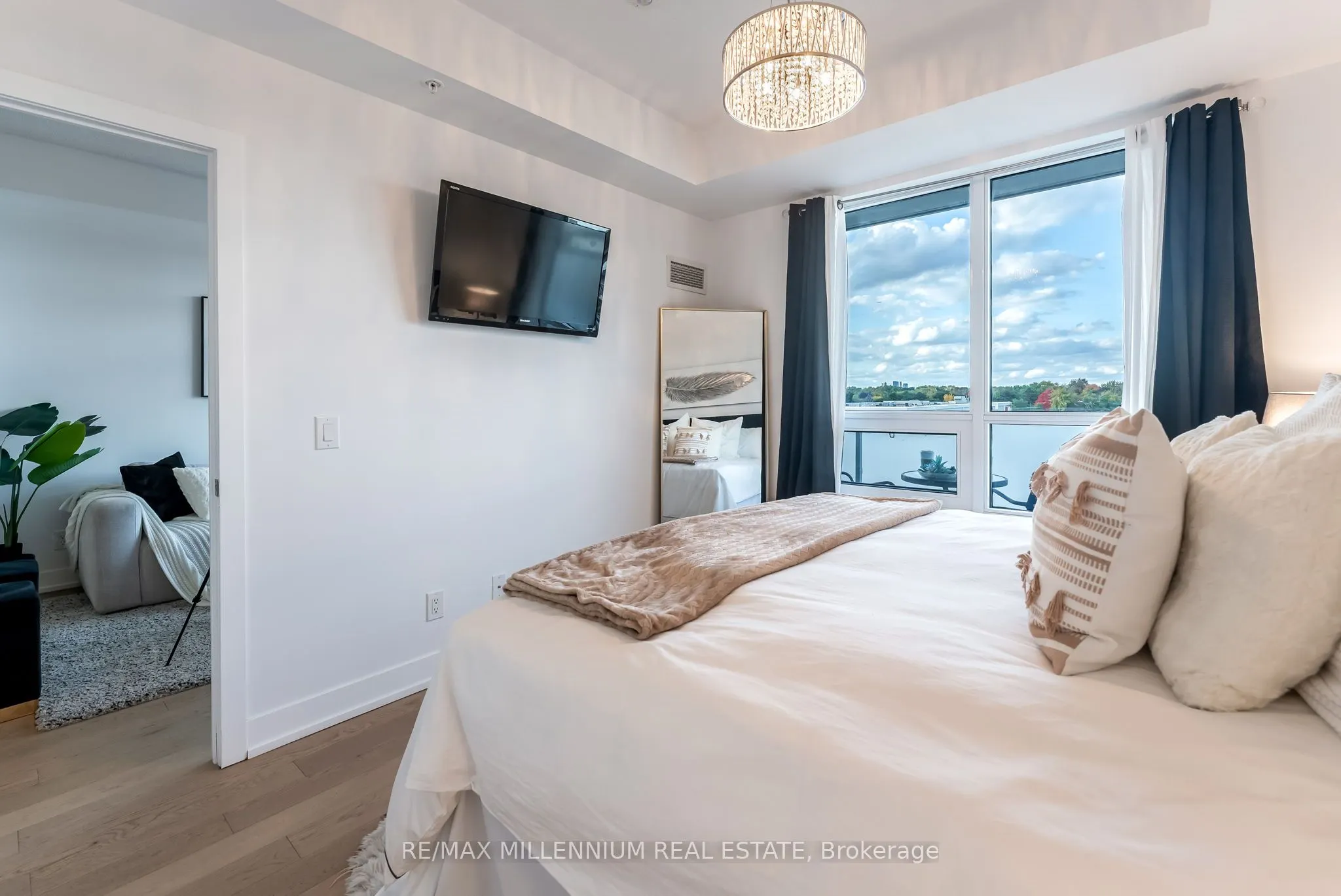 7 Kenaston Gardens, #322