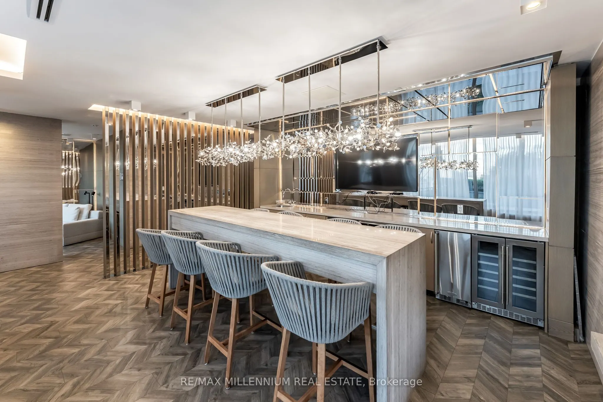 7 Kenaston Gardens, #322