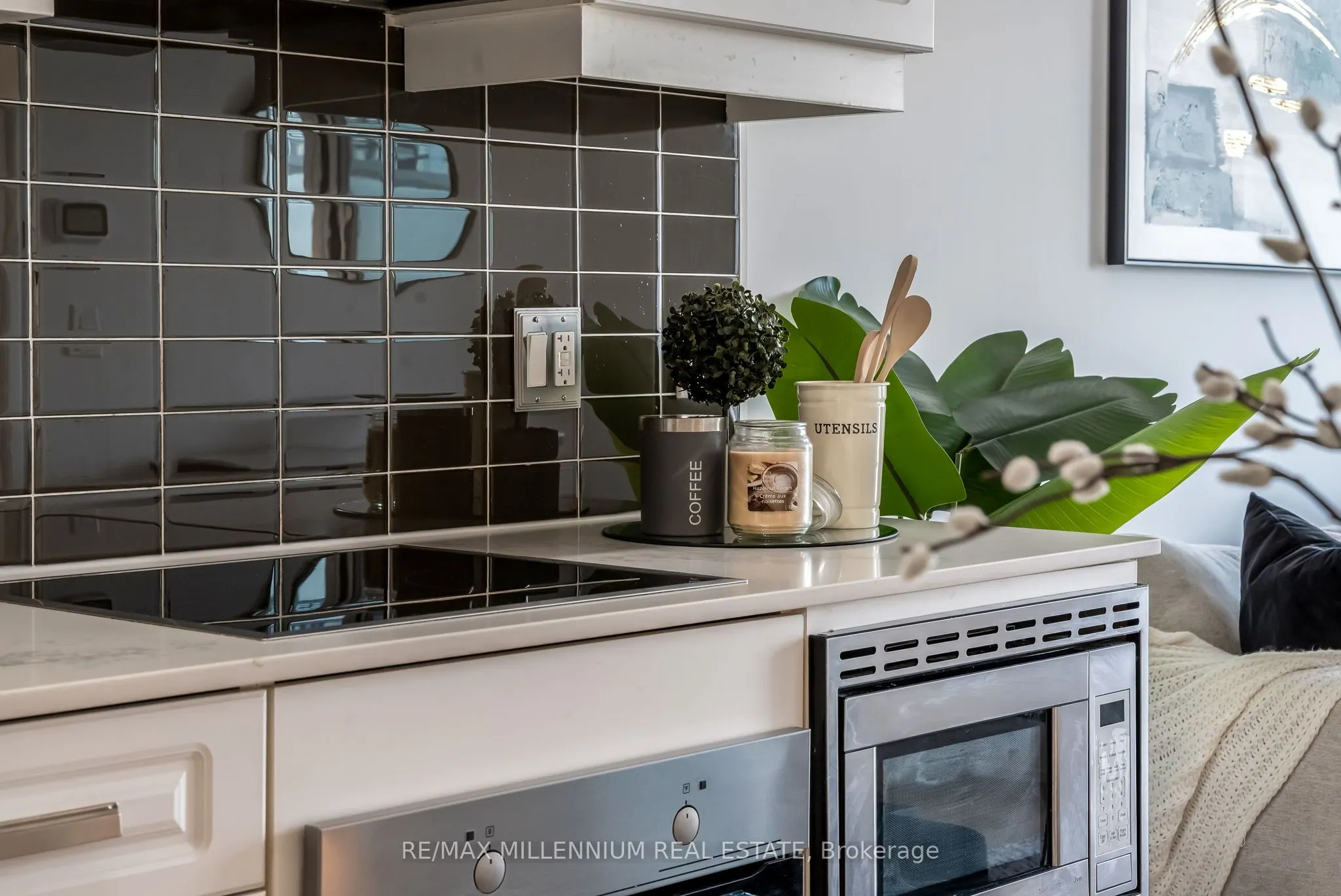 7 Kenaston Gardens, #322