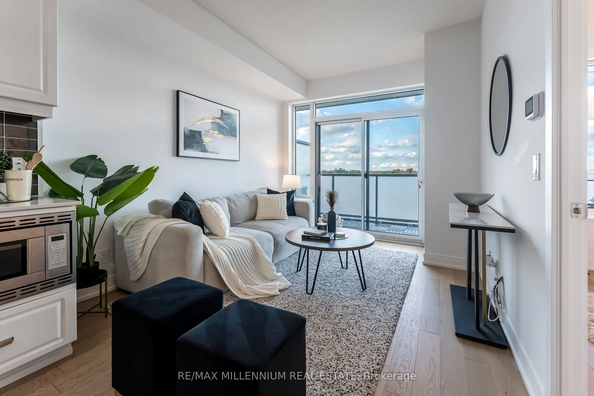 7 Kenaston Gardens, #322