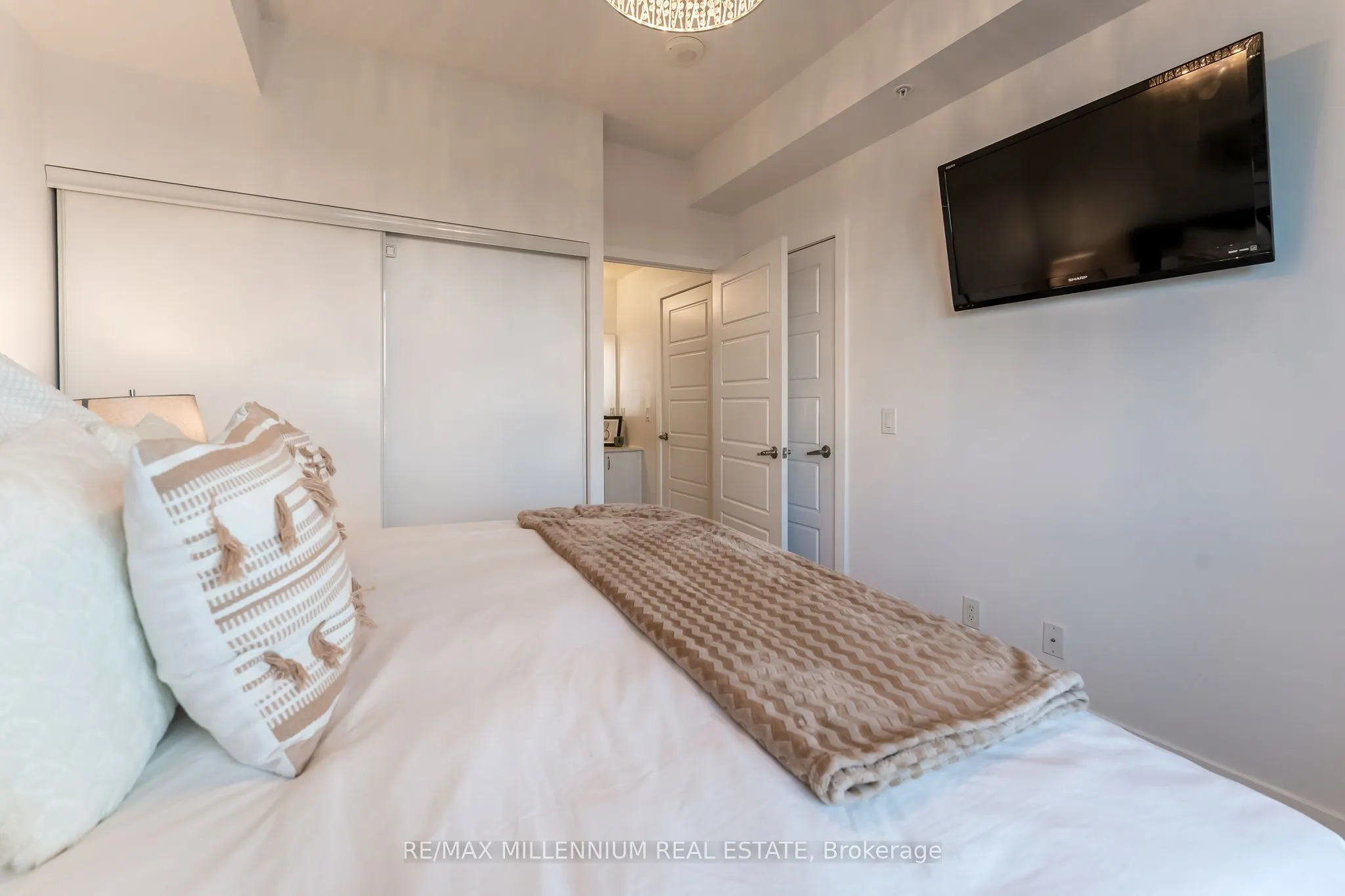 7 Kenaston Gardens, #322