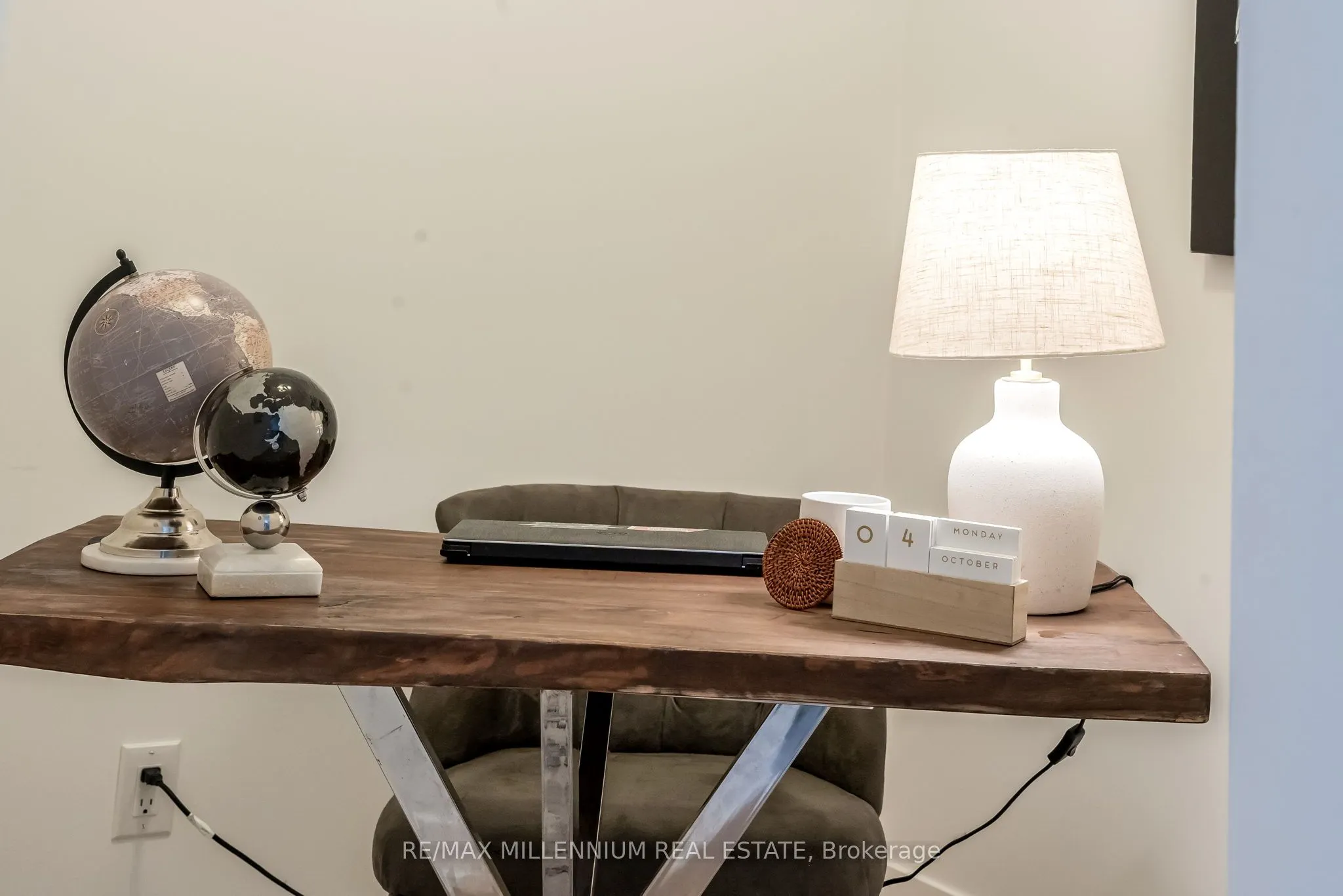 7 Kenaston Gardens, #322