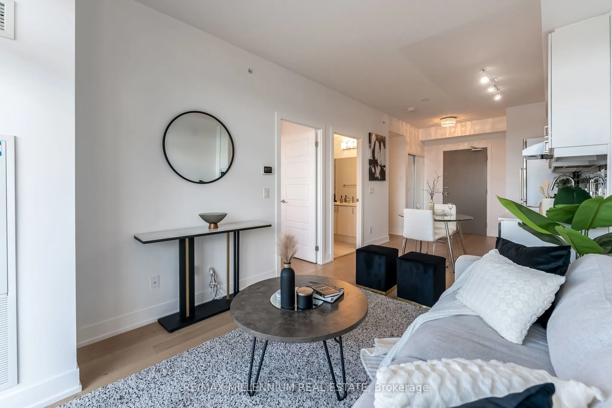 7 Kenaston Gardens, #322