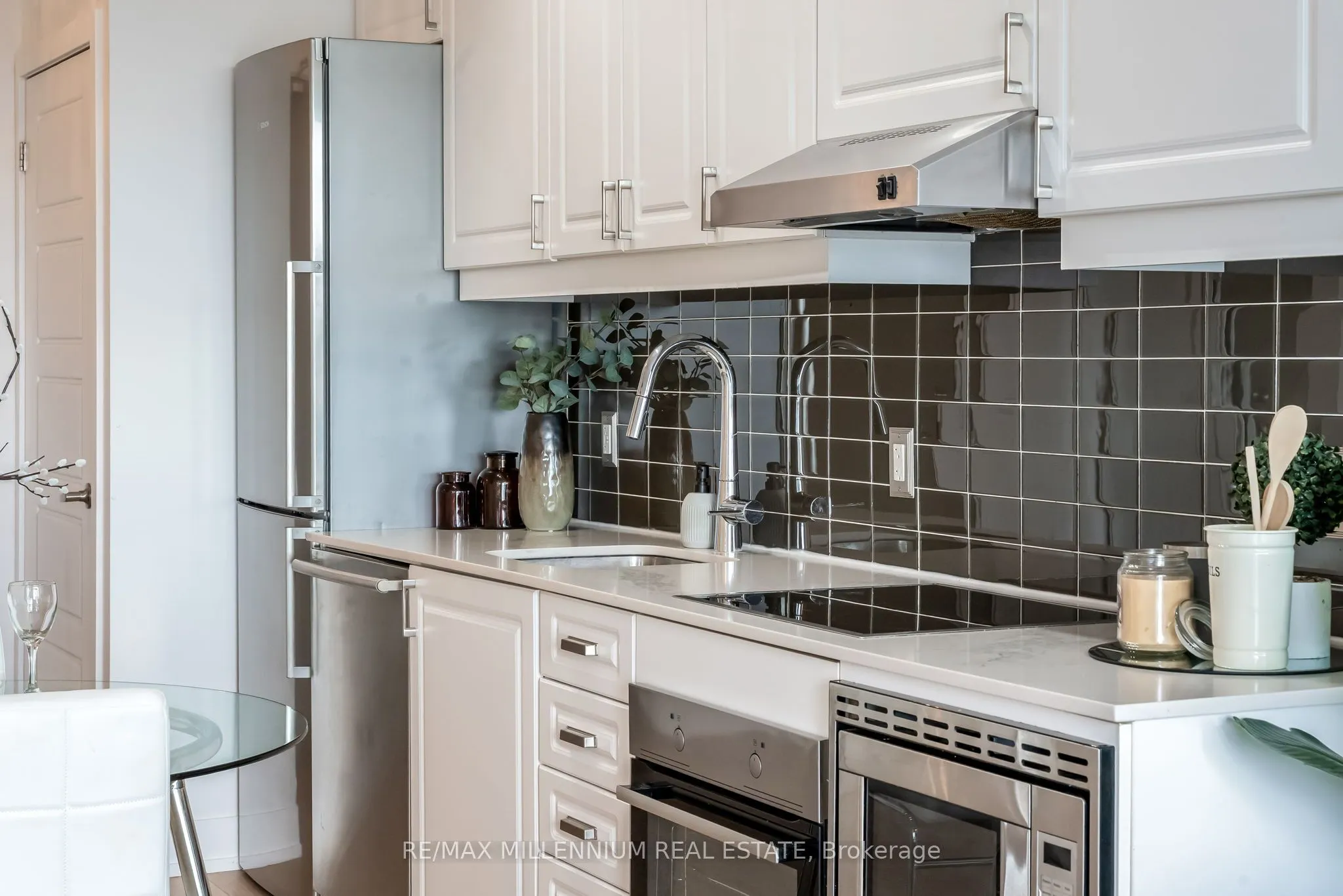 7 Kenaston Gardens, #322