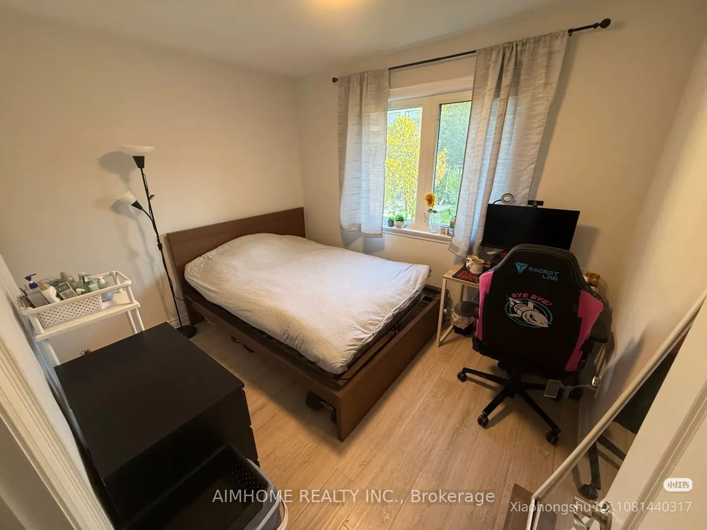 113 Stafford Road, #Main floor 1 room