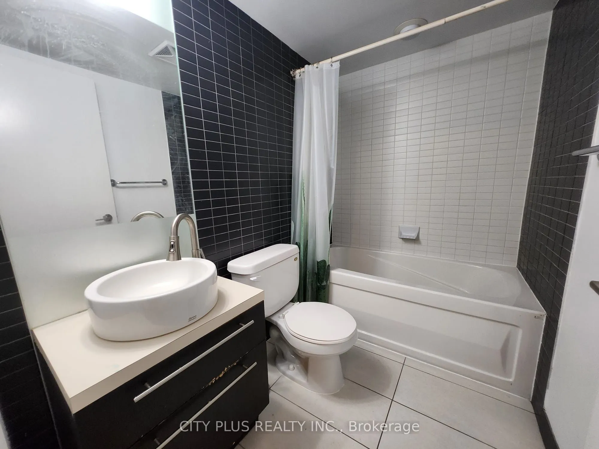 25 Carlton Street, #1810