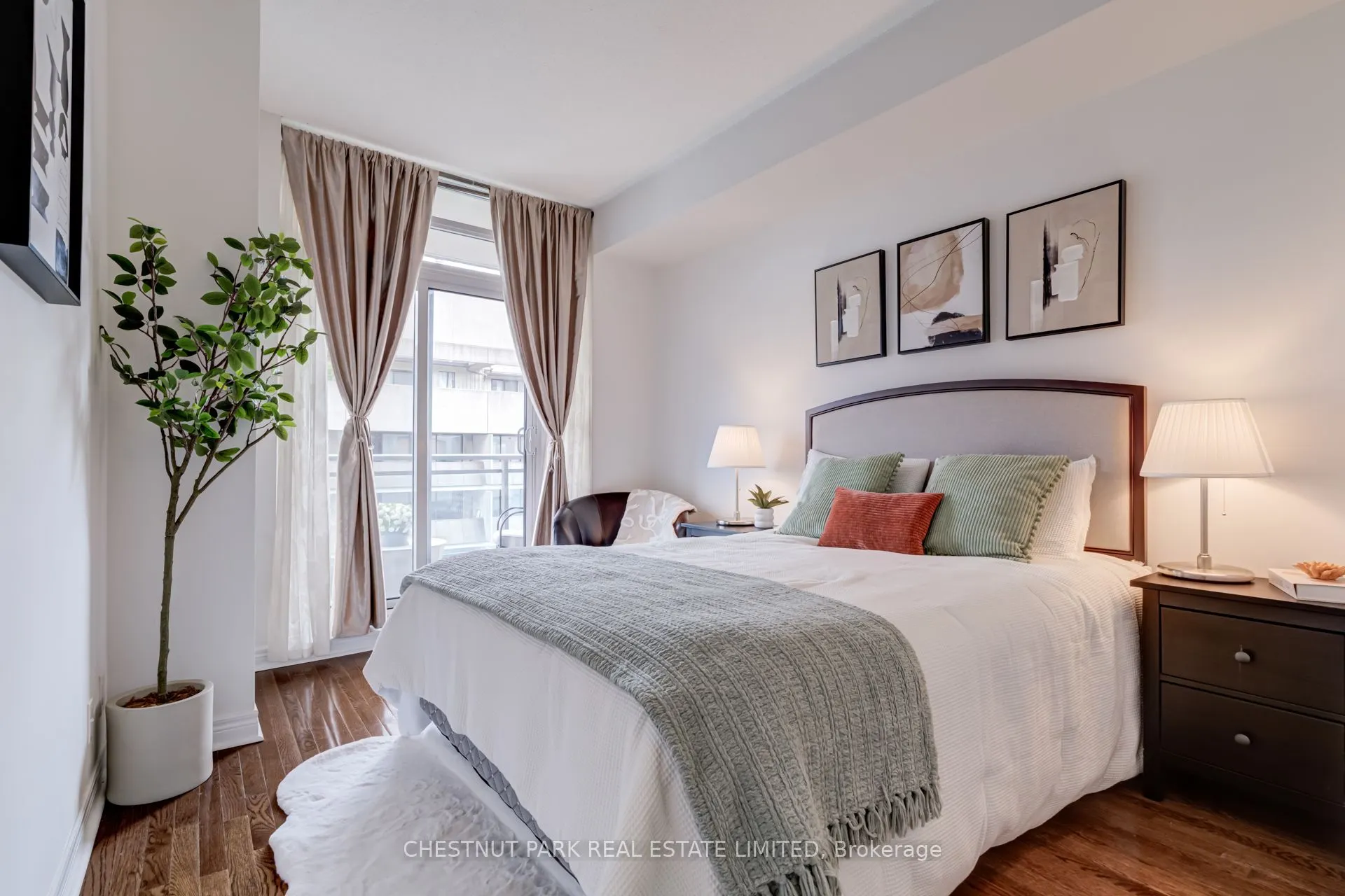 736 Spadina Avenue, #1711