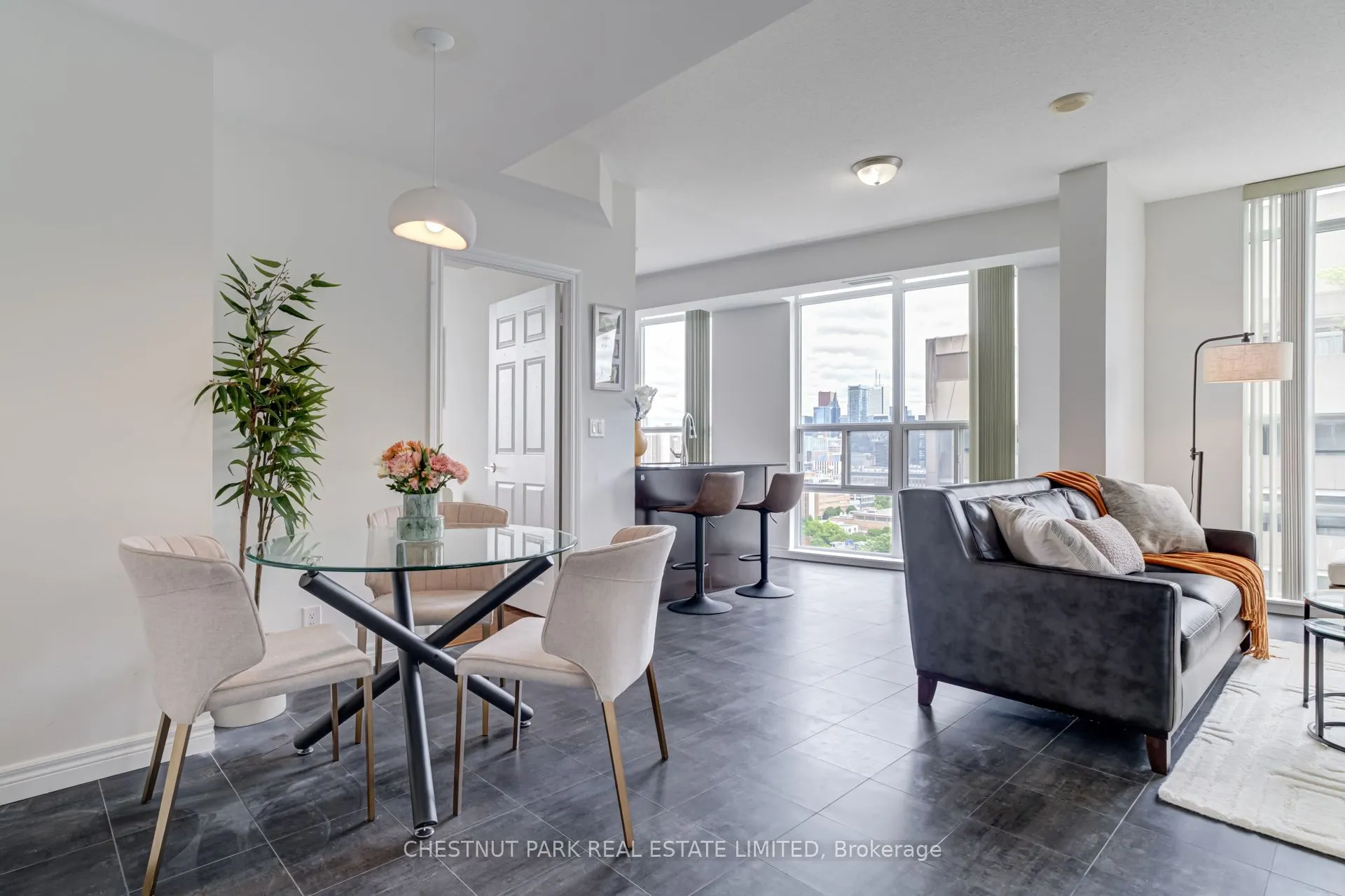 736 Spadina Avenue, #1711