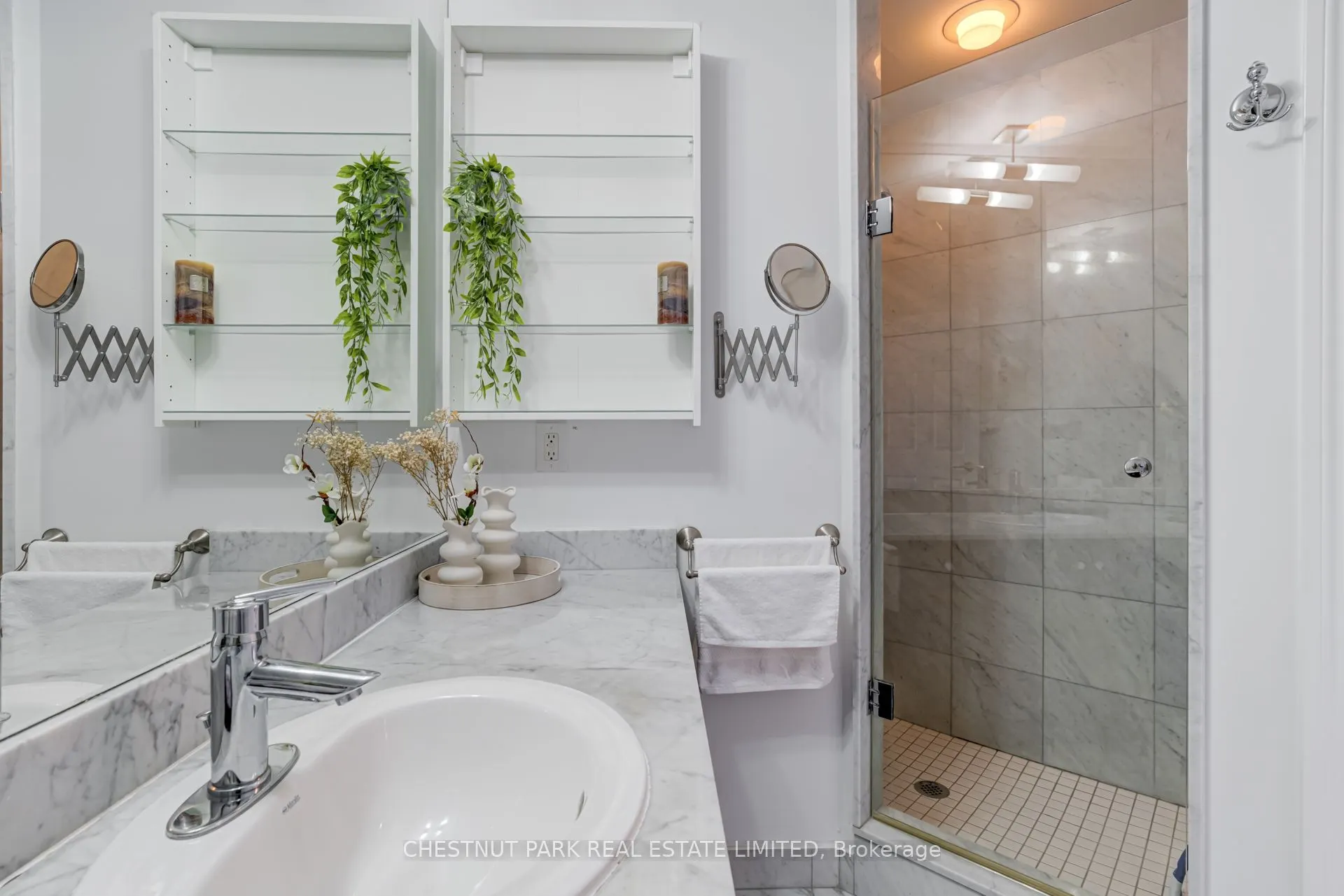 736 Spadina Avenue, #1711