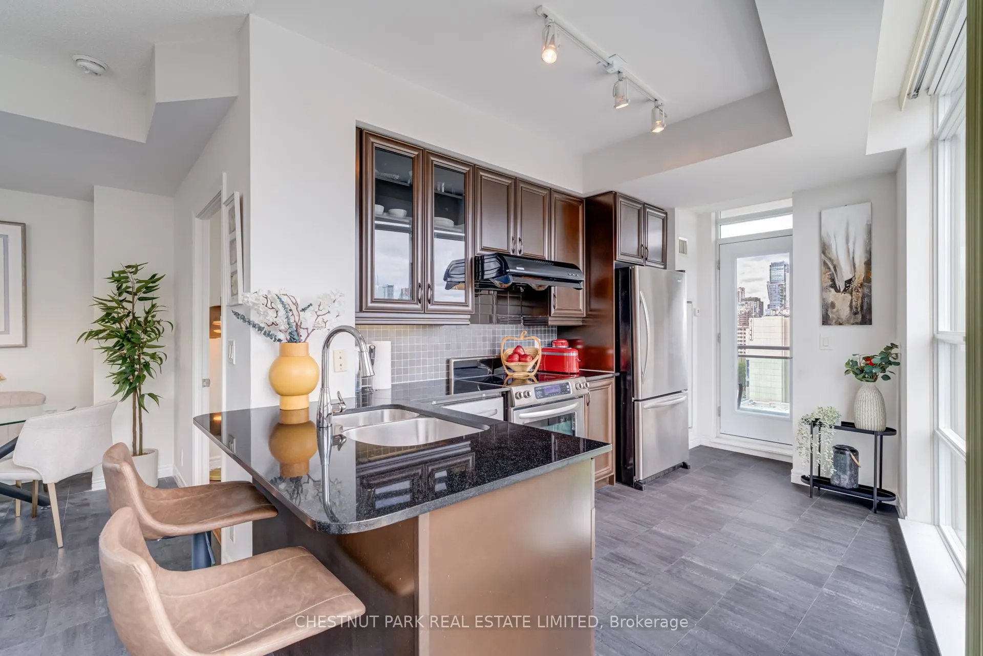 736 Spadina Avenue, #1711