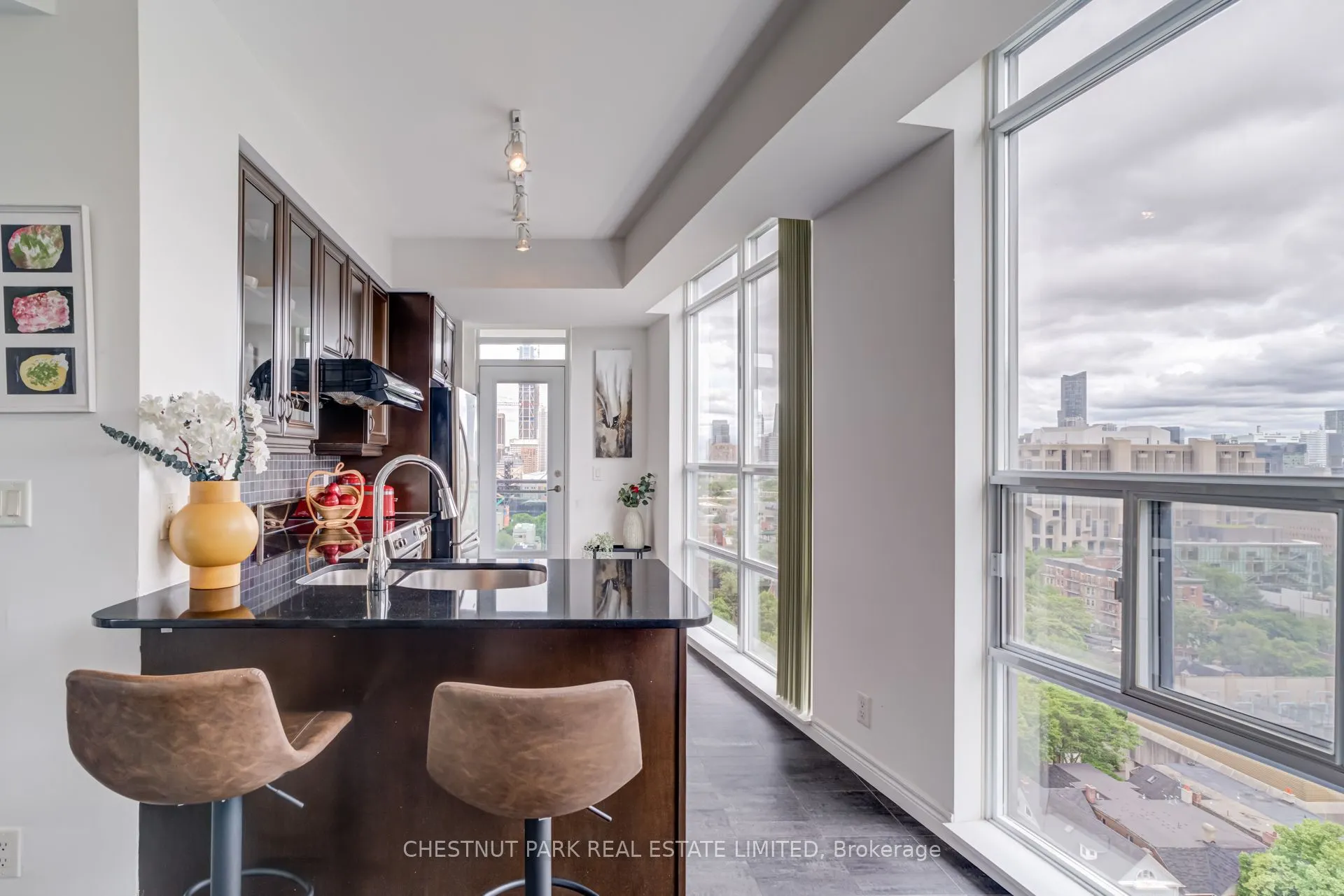 736 Spadina Avenue, #1711