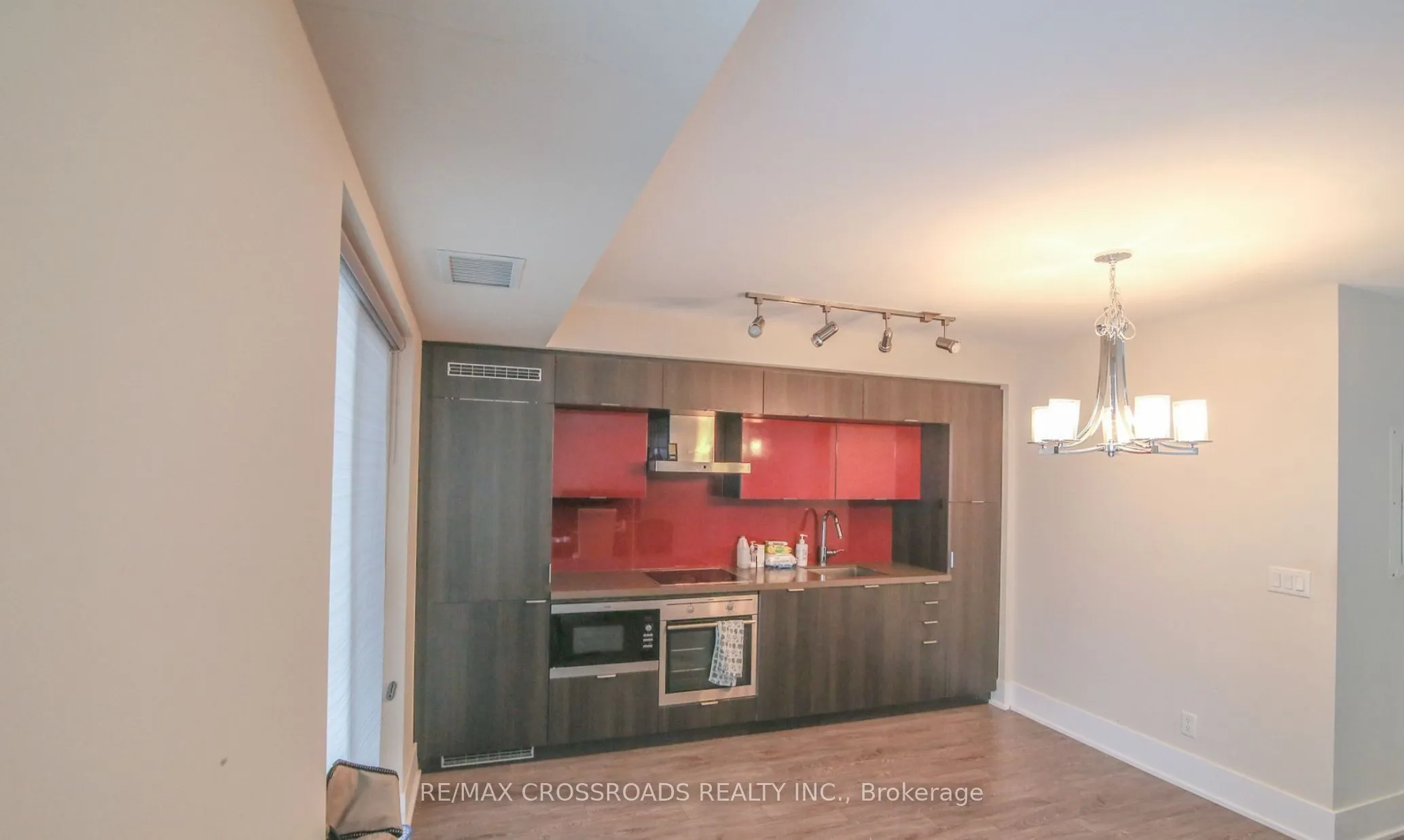 300 Front Street W, #405