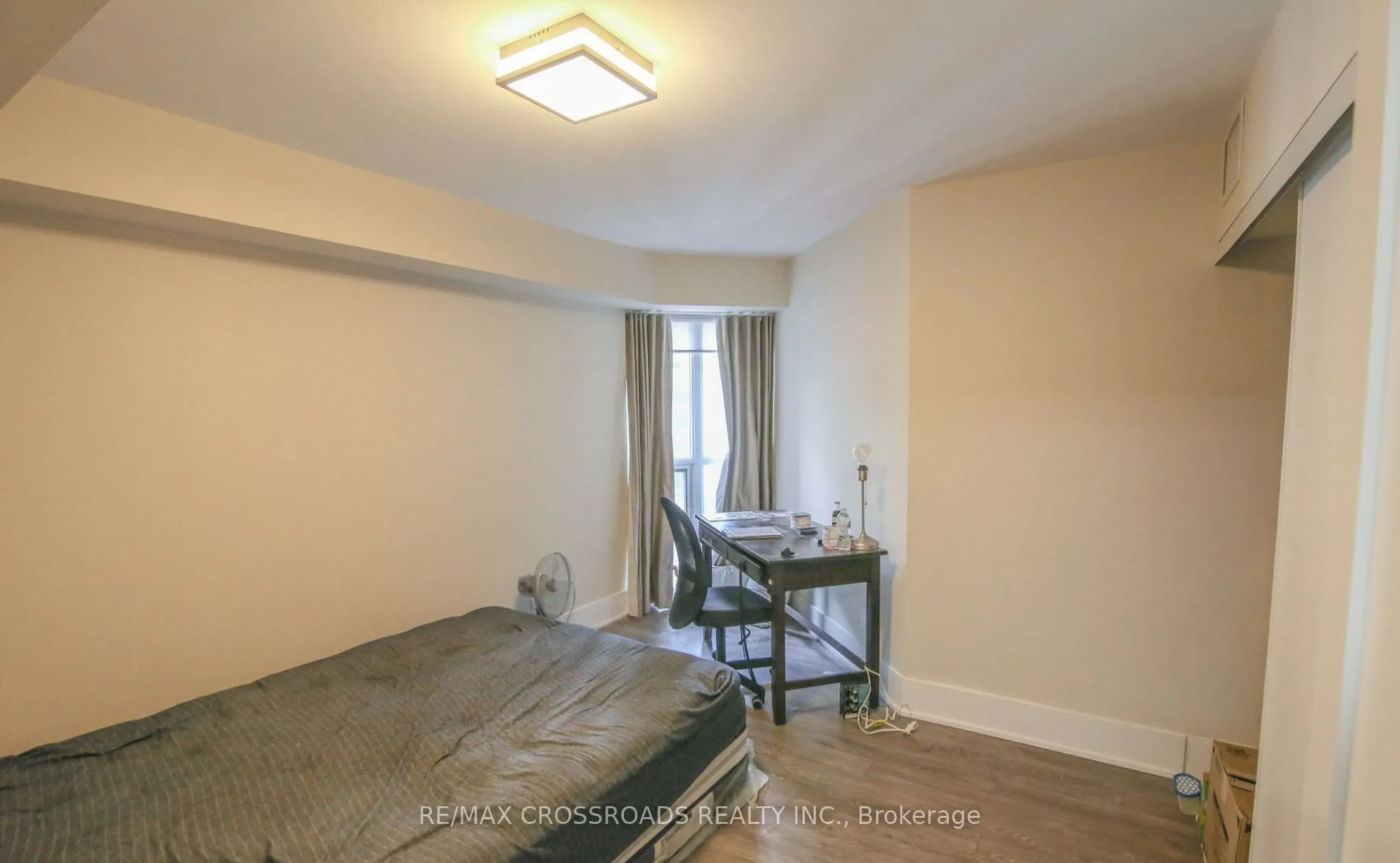 300 Front Street W, #405