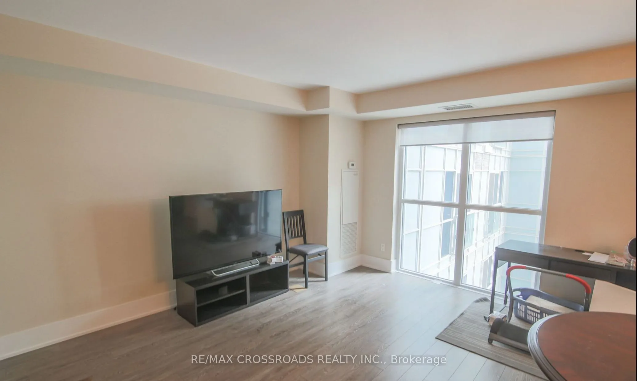 300 Front Street W, #405