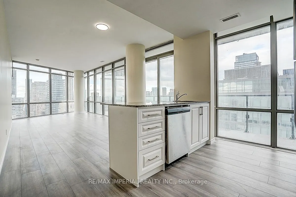 832 Bay Street, #3405