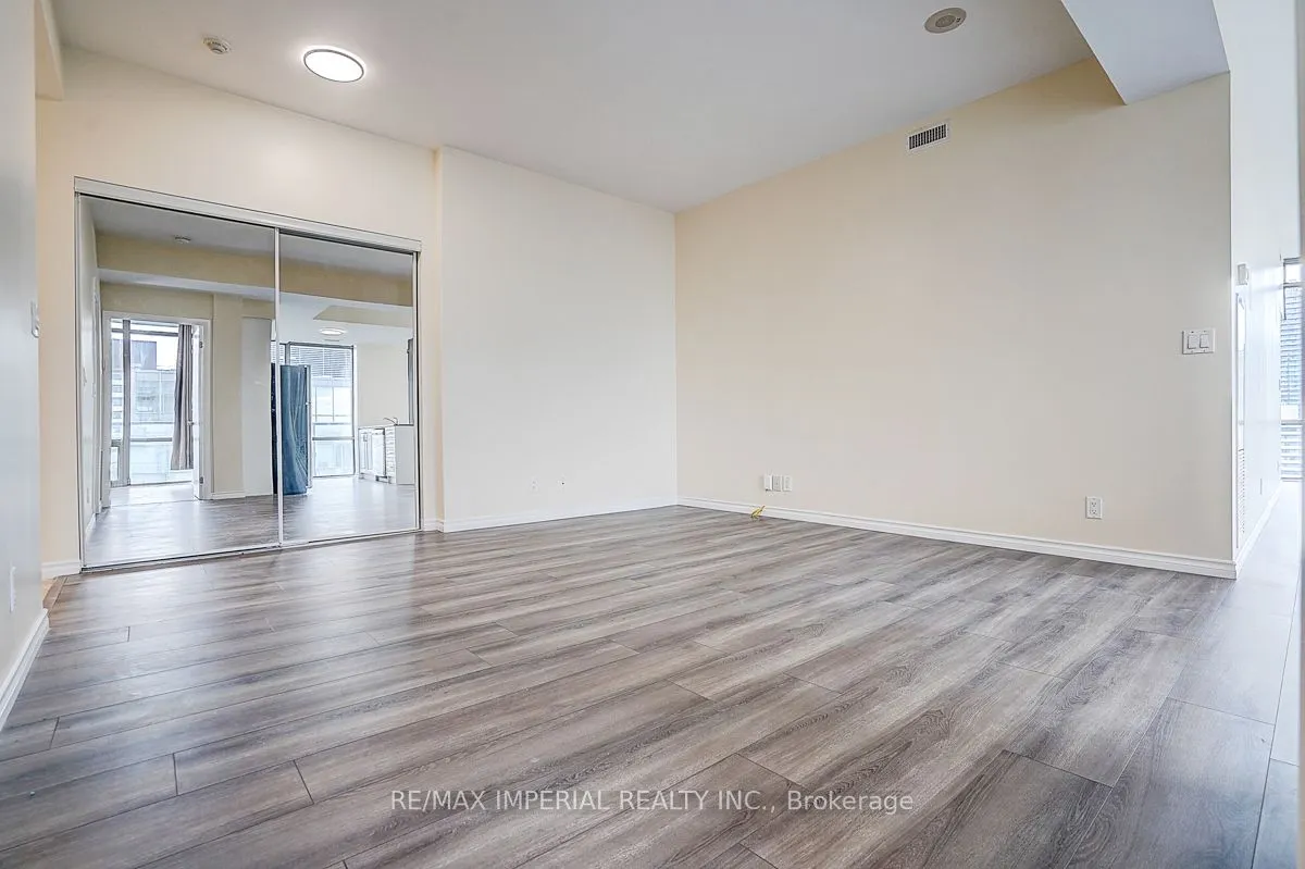 832 Bay Street, #3405