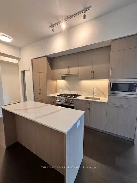 8 Manor Road W, #301