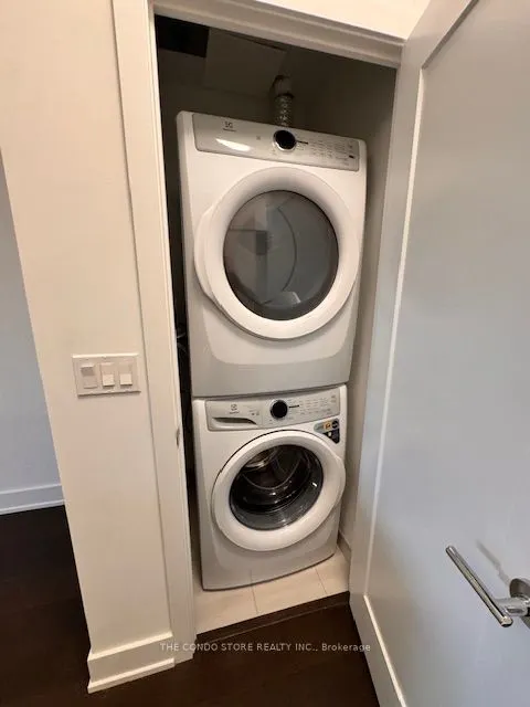 8 Manor Road W, #301