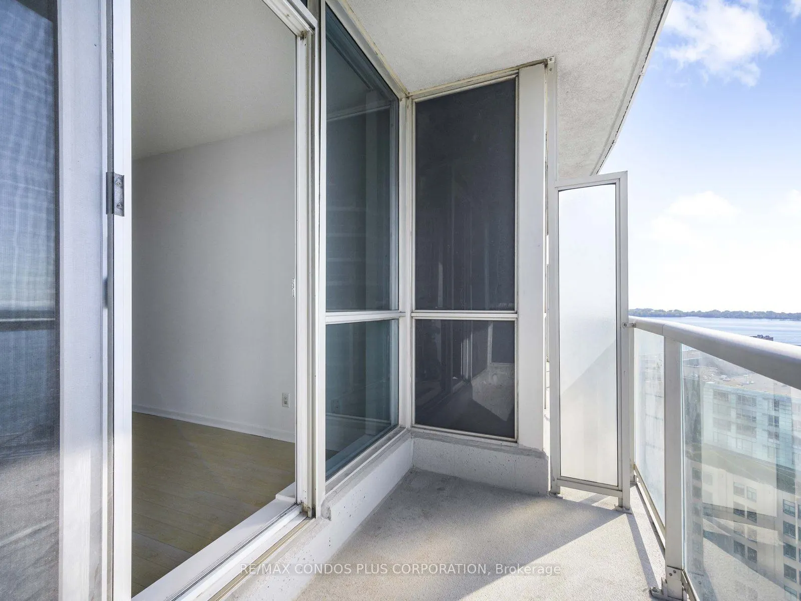 208 Queens Quay W, #2209