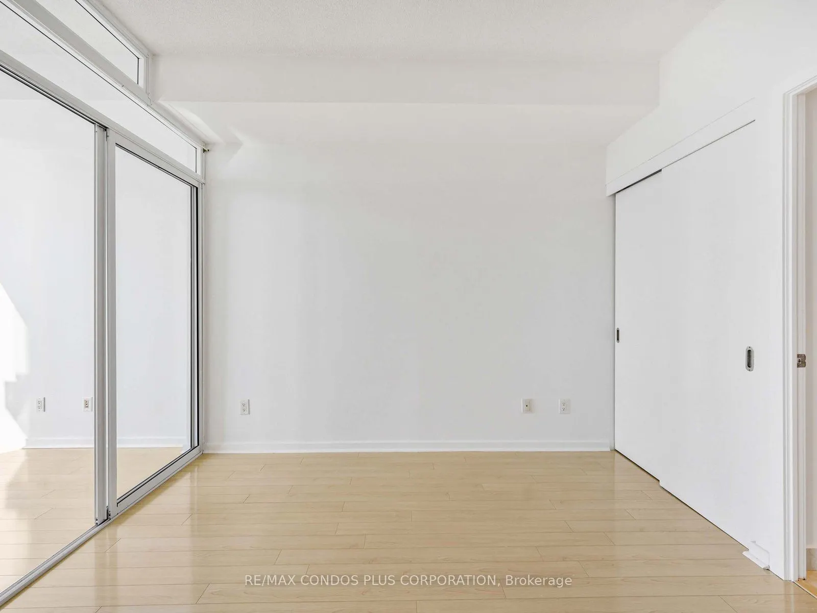 208 Queens Quay W, #2209