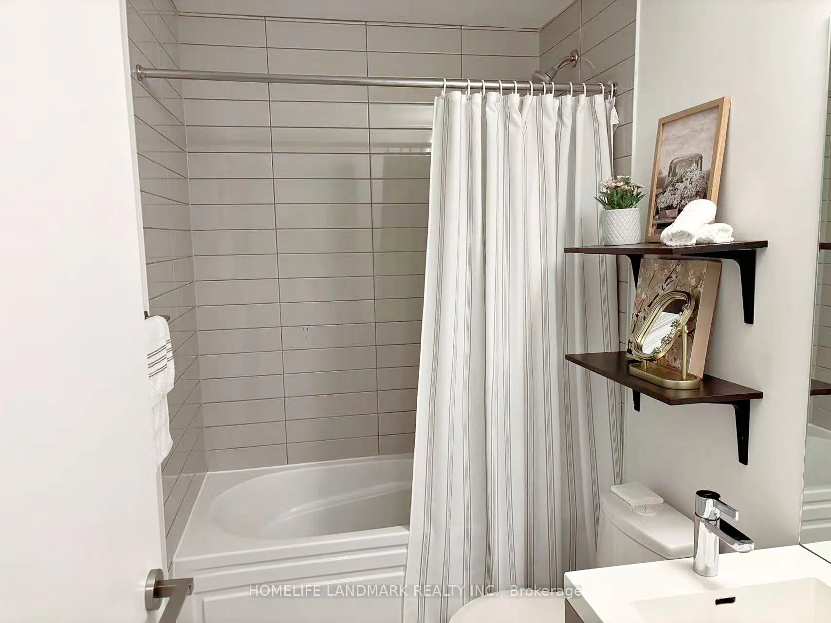 30 Nelson Street, #418