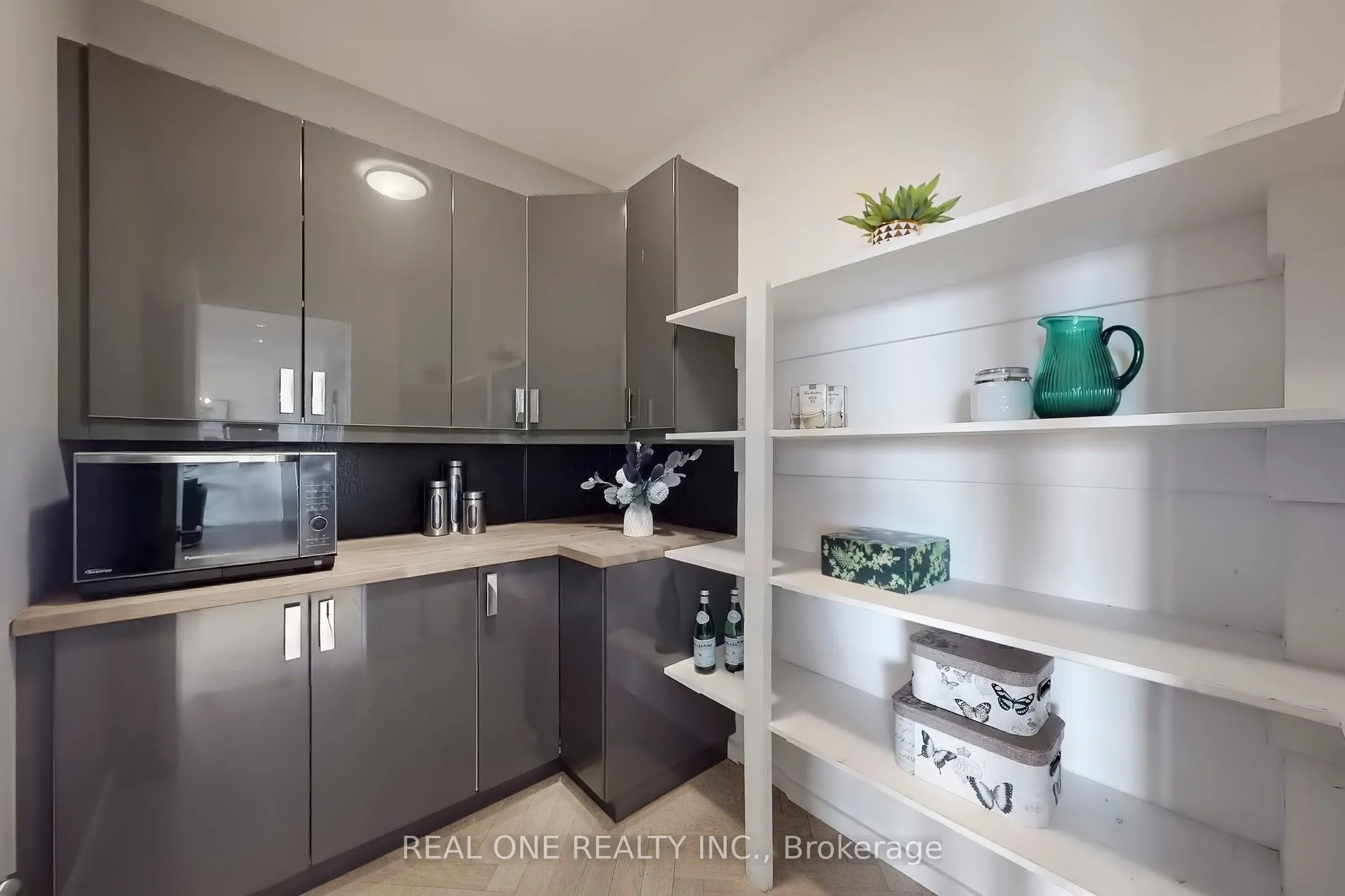 180 UNIVERSITY Avenue, #6205