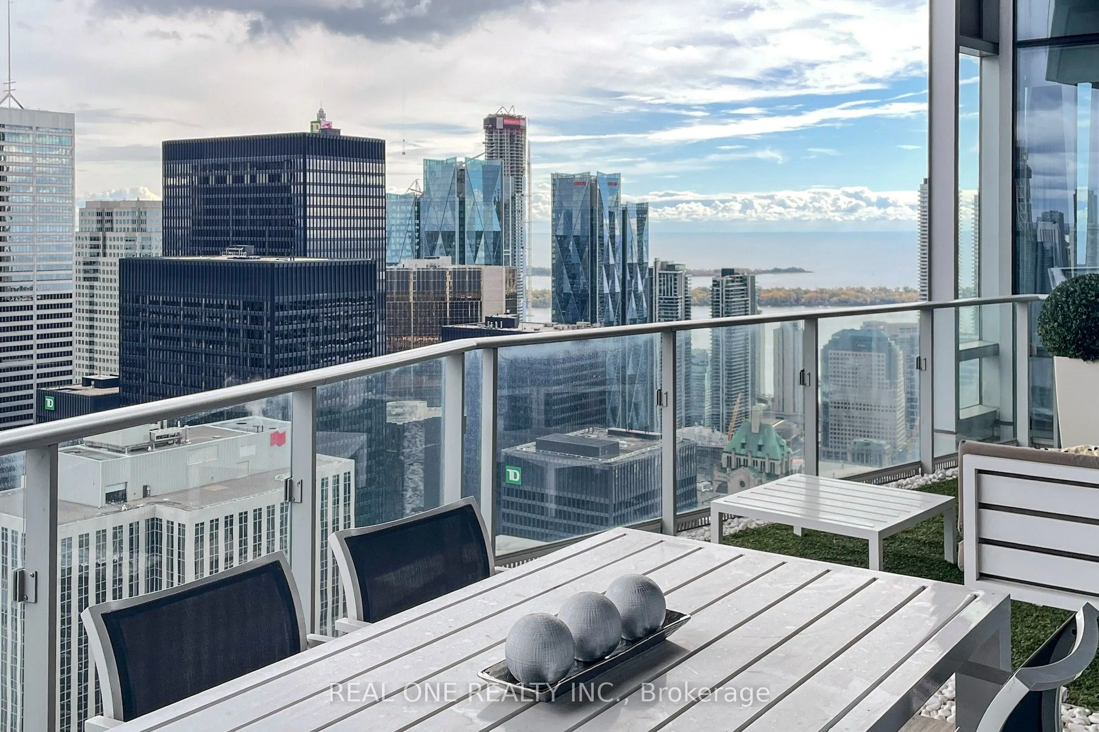 180 UNIVERSITY Avenue, #6205