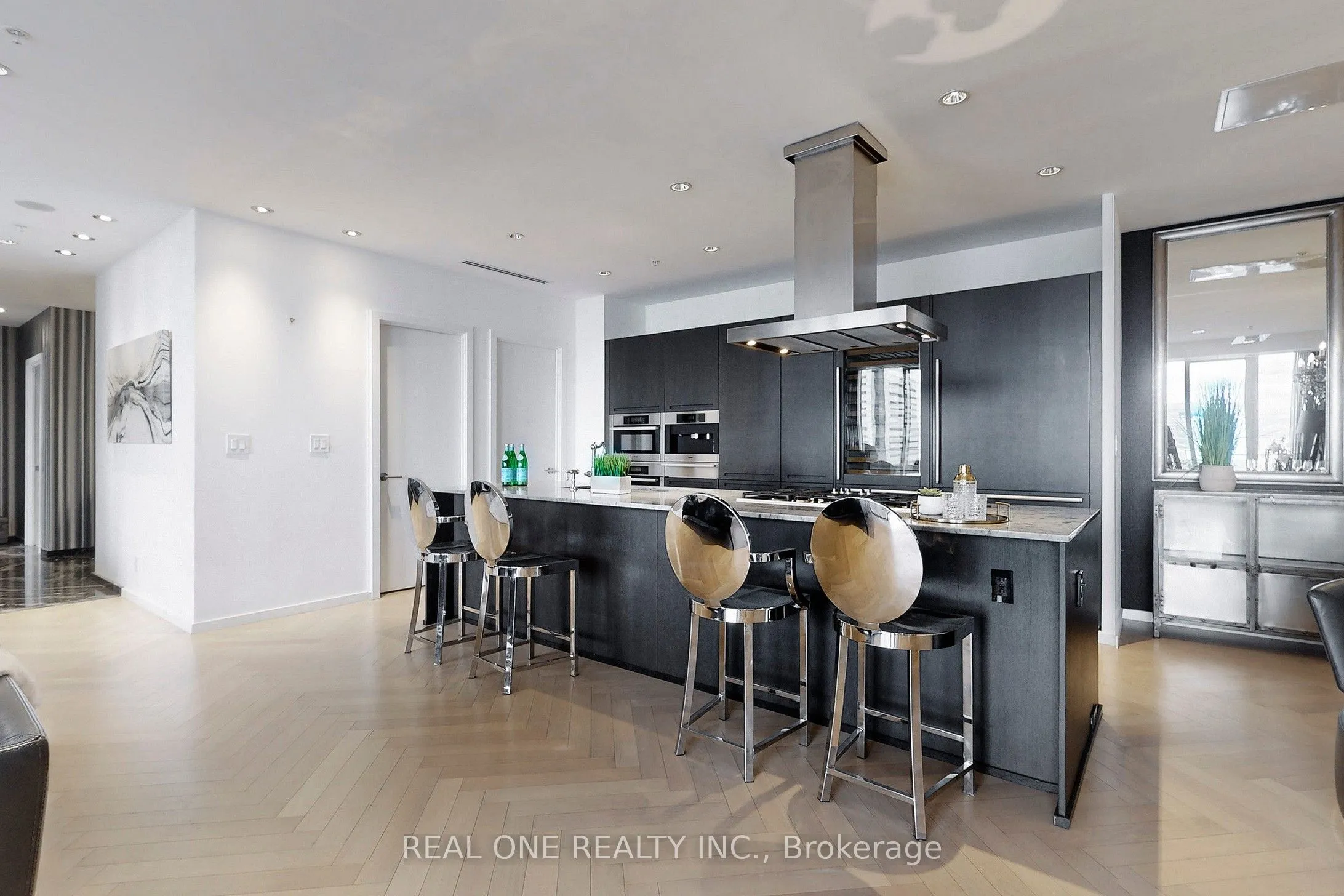 180 UNIVERSITY Avenue, #6205