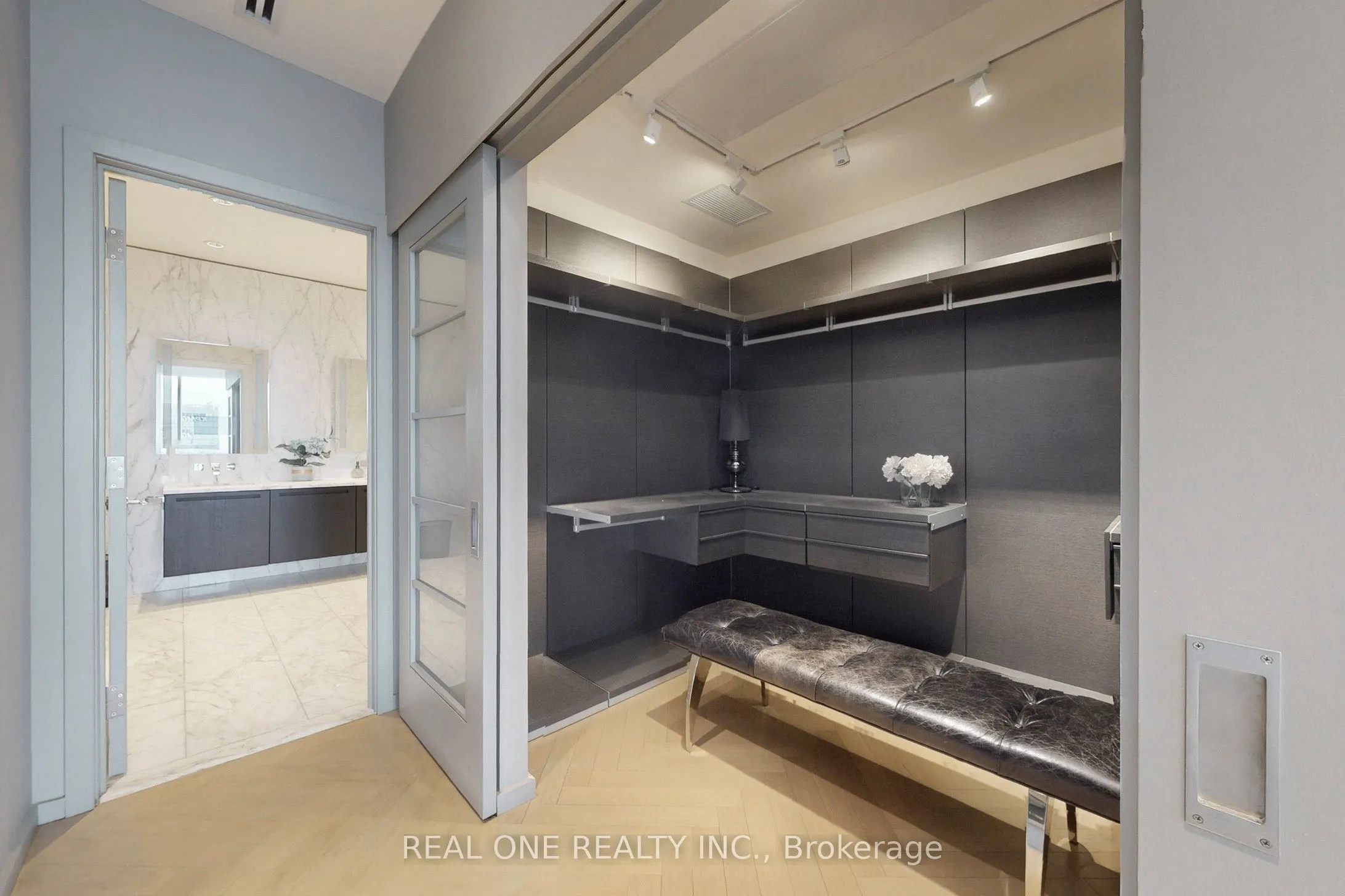 180 UNIVERSITY Avenue, #6205