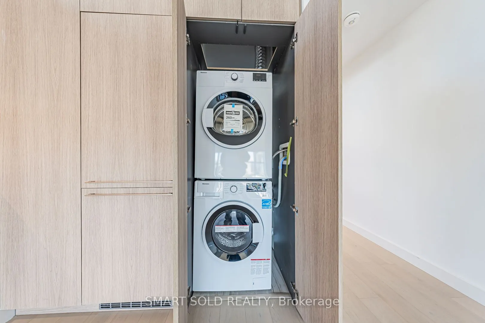 81 Wellesley Street E, #1307