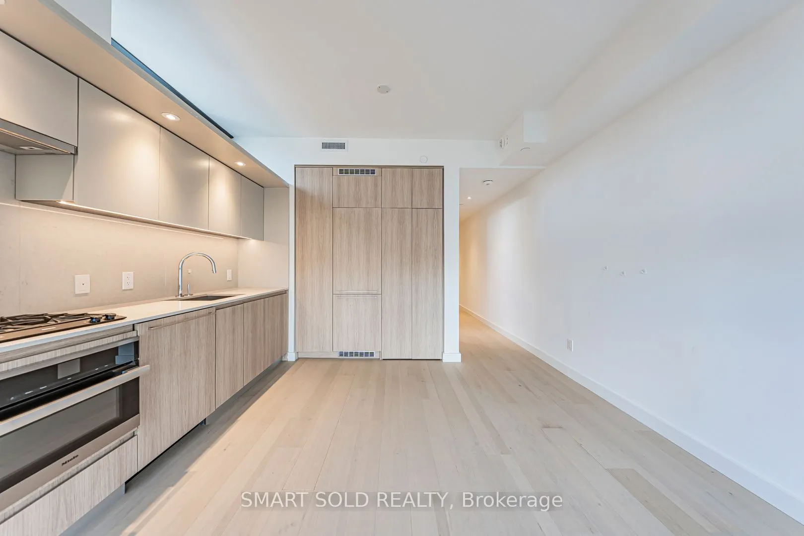 81 Wellesley Street E, #1307