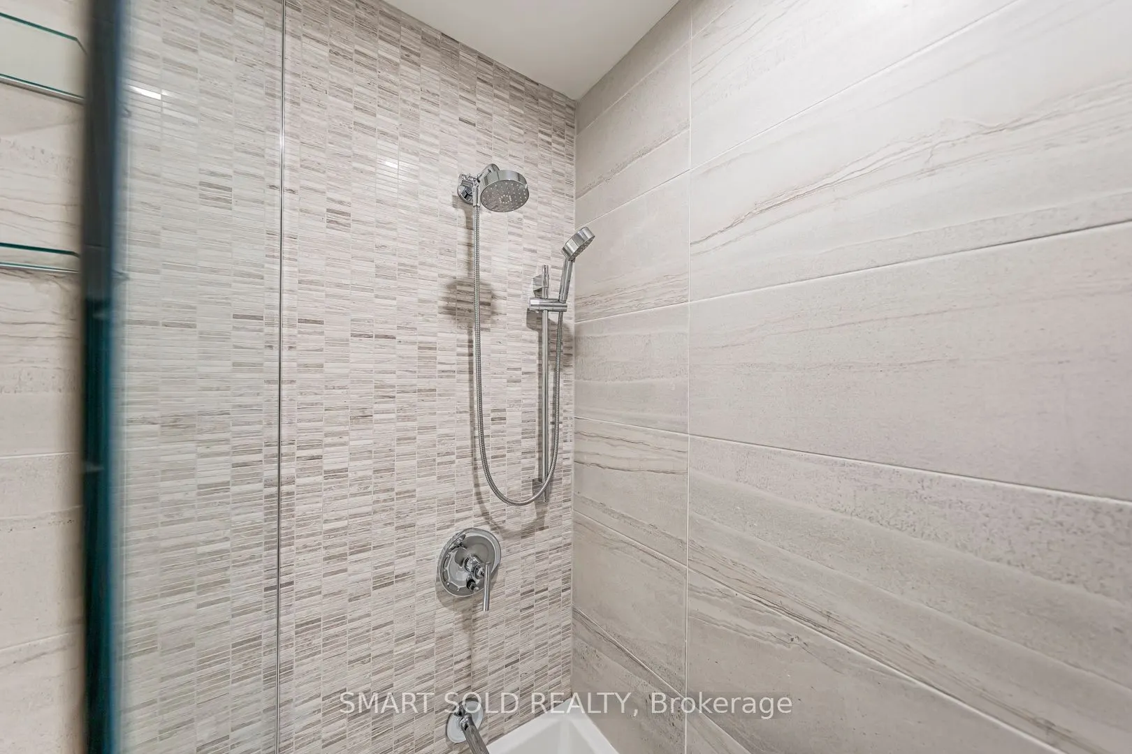 81 Wellesley Street E, #1307