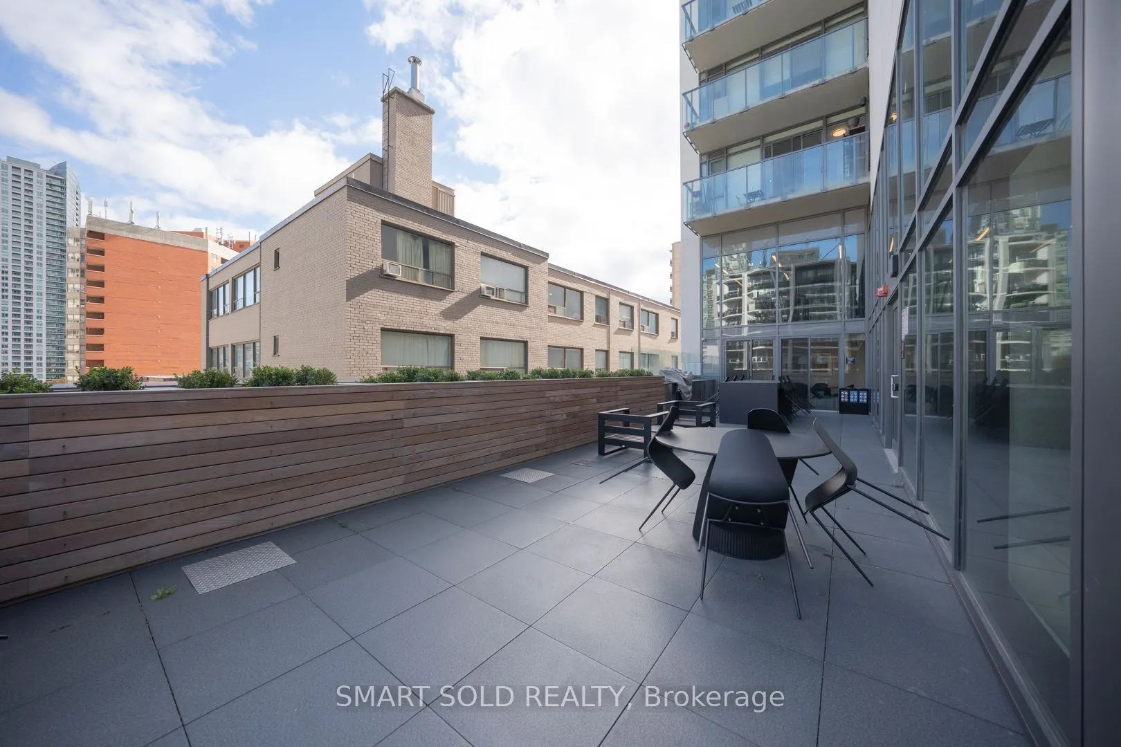 81 Wellesley Street E, #1307